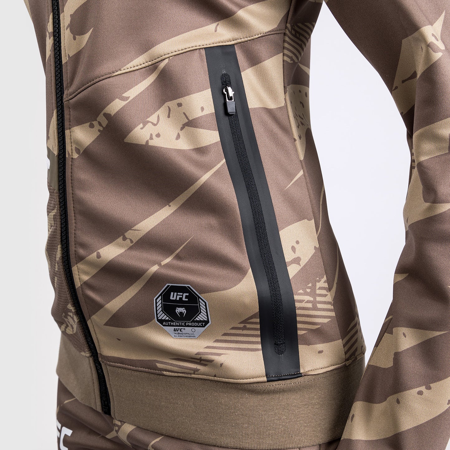 UFC Adrenaline By Venum Fight Week ウィメンズ・ジップ・フーディ - Desert Camo