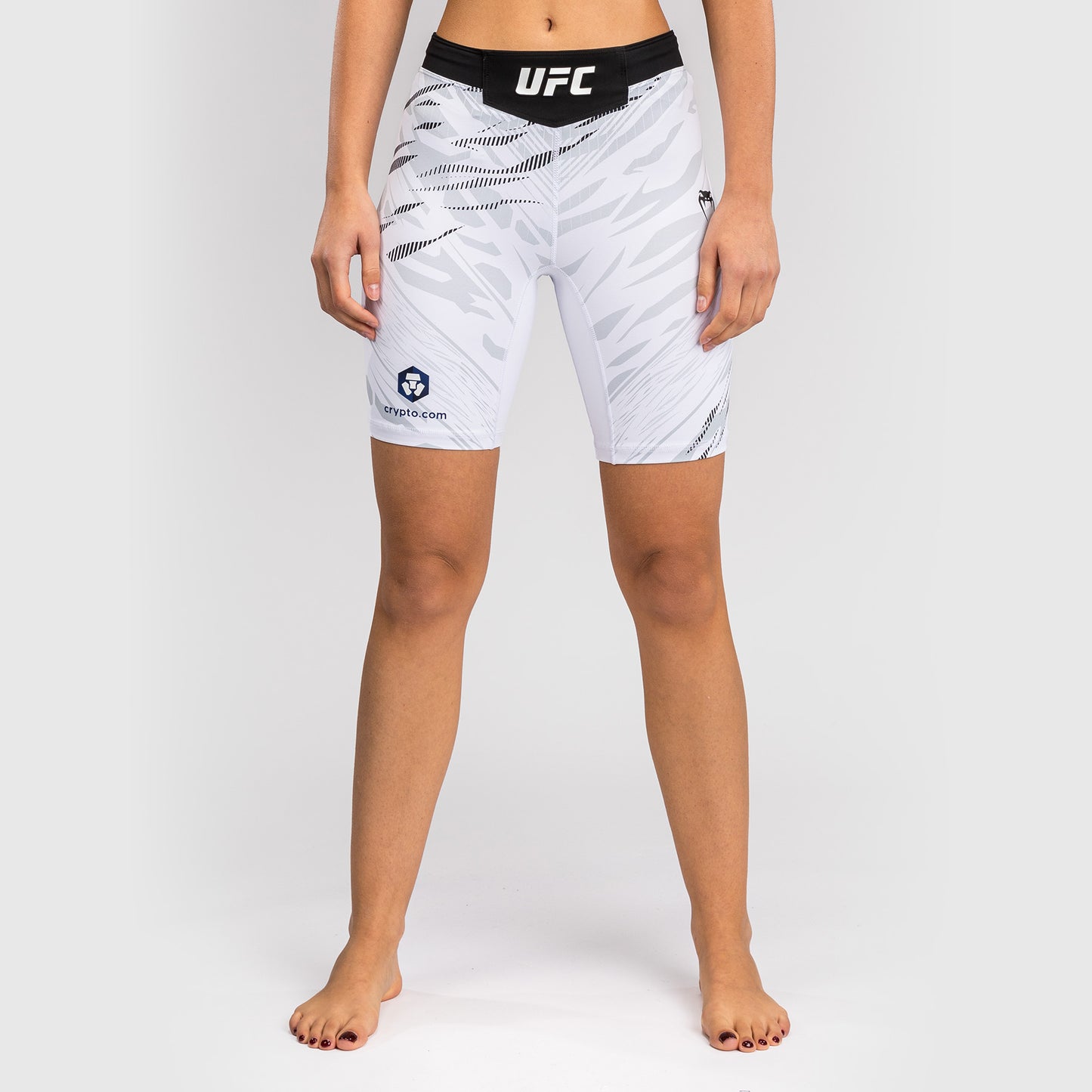 UFC Fusion by Venum Authentic Fight Night ヴァレトゥードショーツ（女性用、フィットラルゴ） - ホワイト