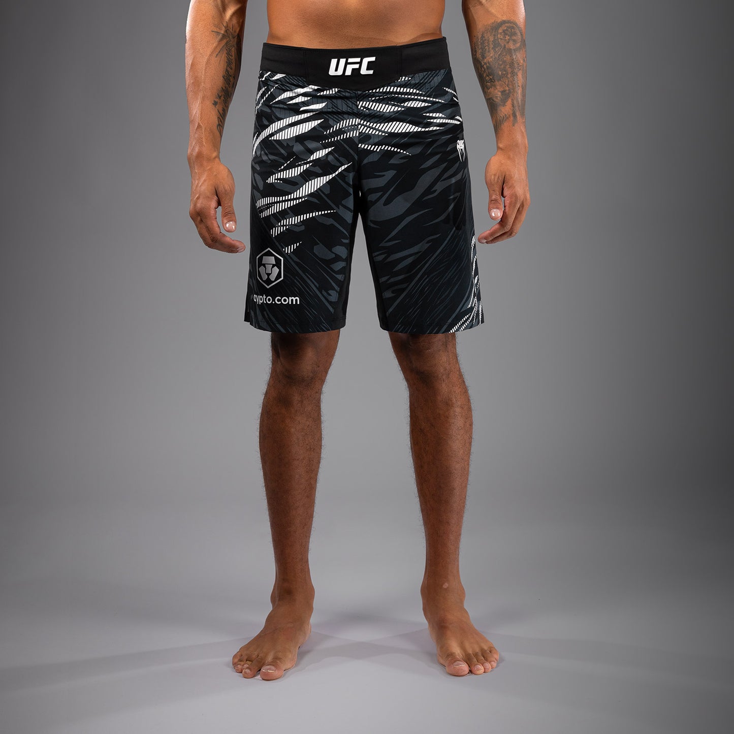 UFC Fusion by Venum Authentic Fight Night レスリングショーツ（男性用、フィットラルゴ） - ブラック