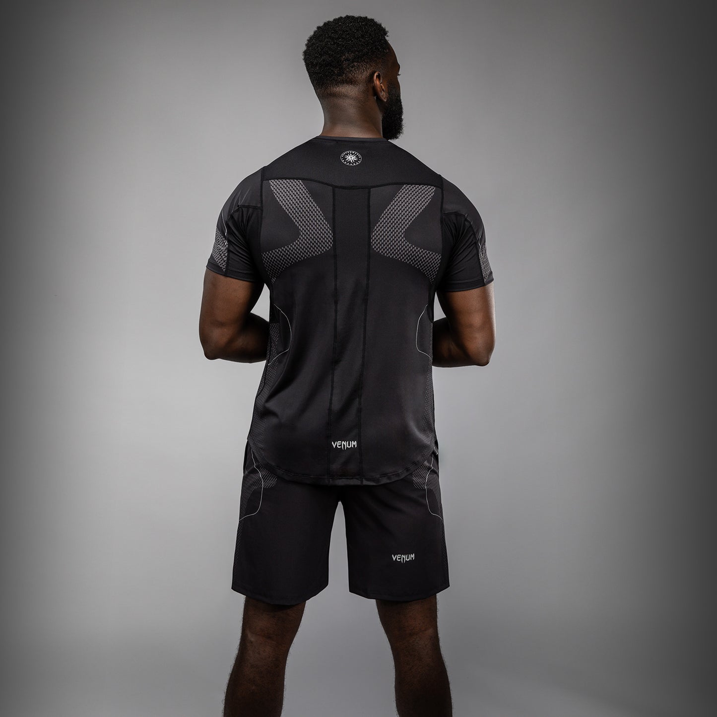 Venum Nexus Dry-Tech Tシャツ – ブラック/シルバー