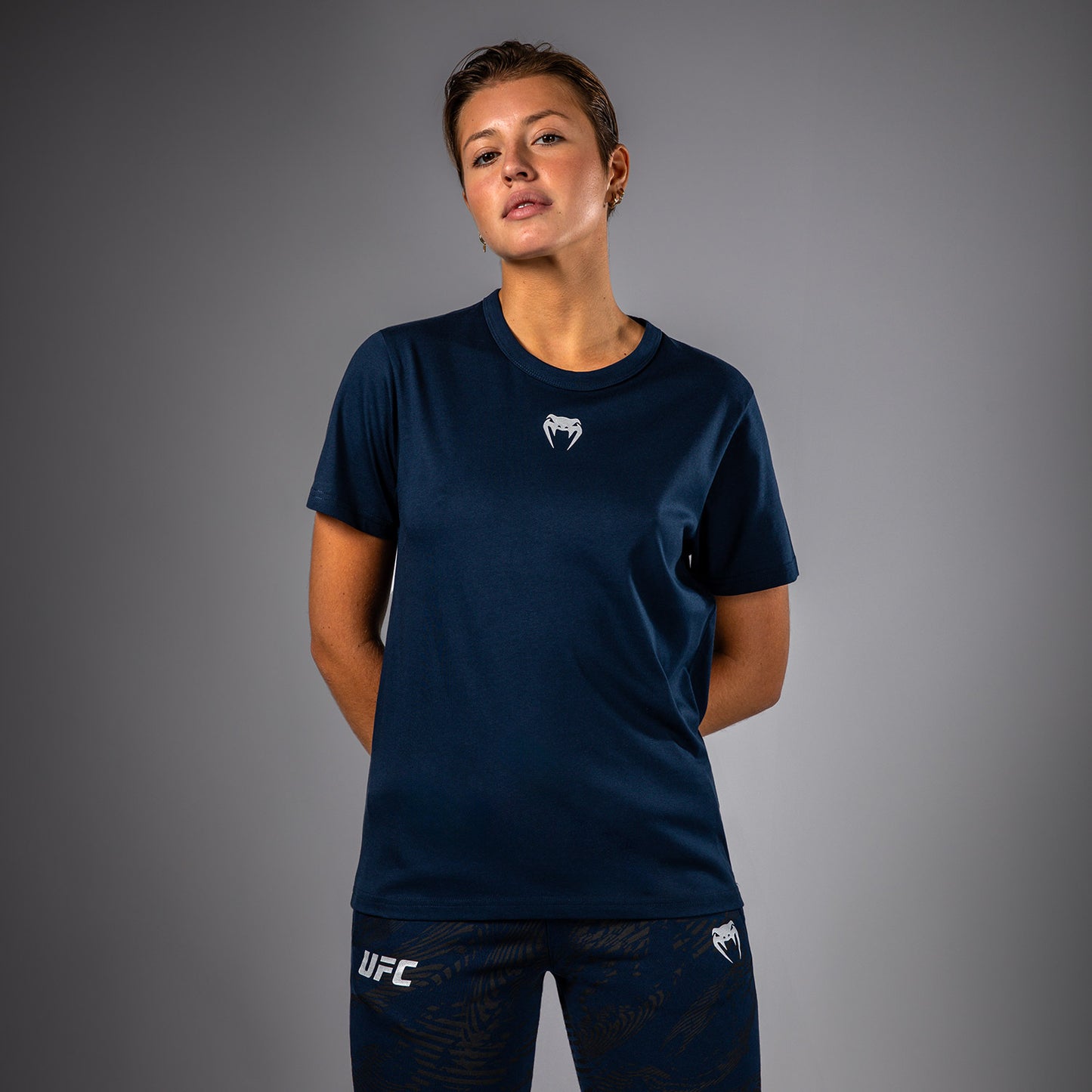 UFC Fusion by Venum Fight Week コットンショートスリーブTシャツ（女性用） - オーシャンブルー