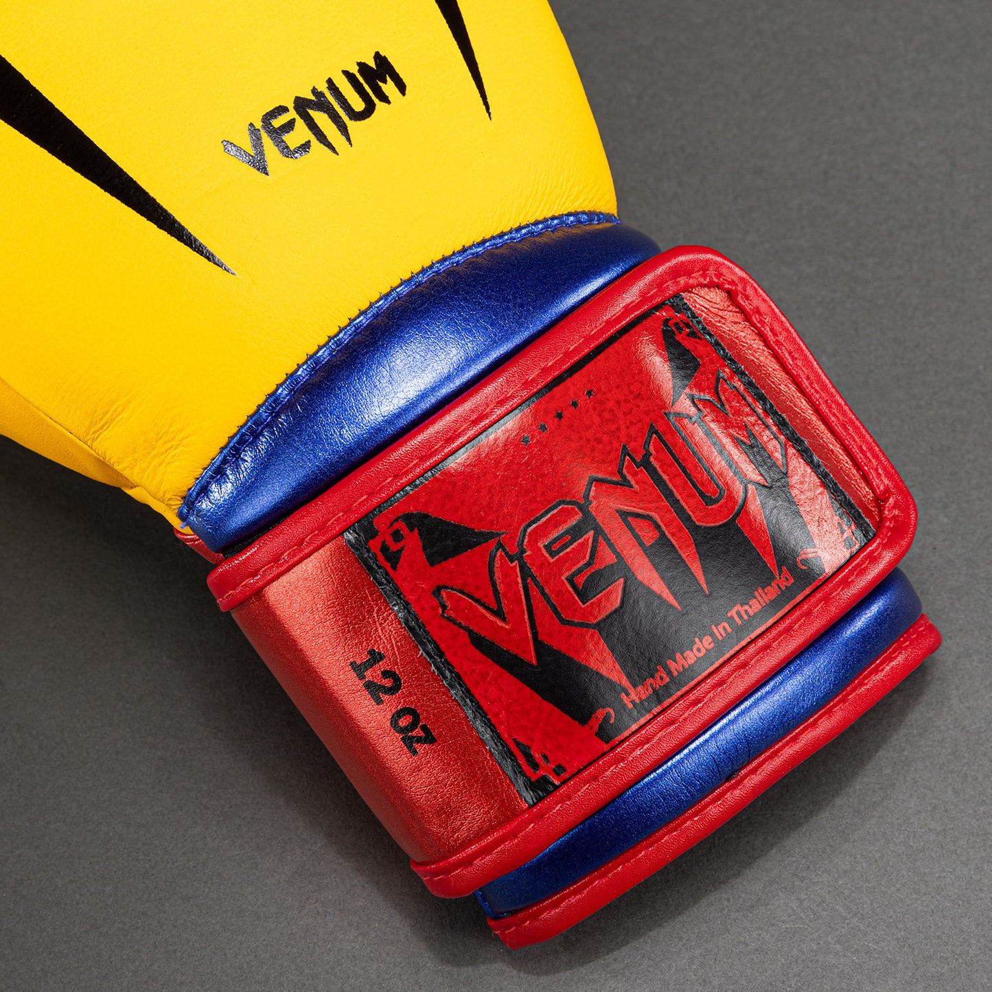 Venum Giant 3.0 ボクシンググローブ - イエロー/ブルー/レッド