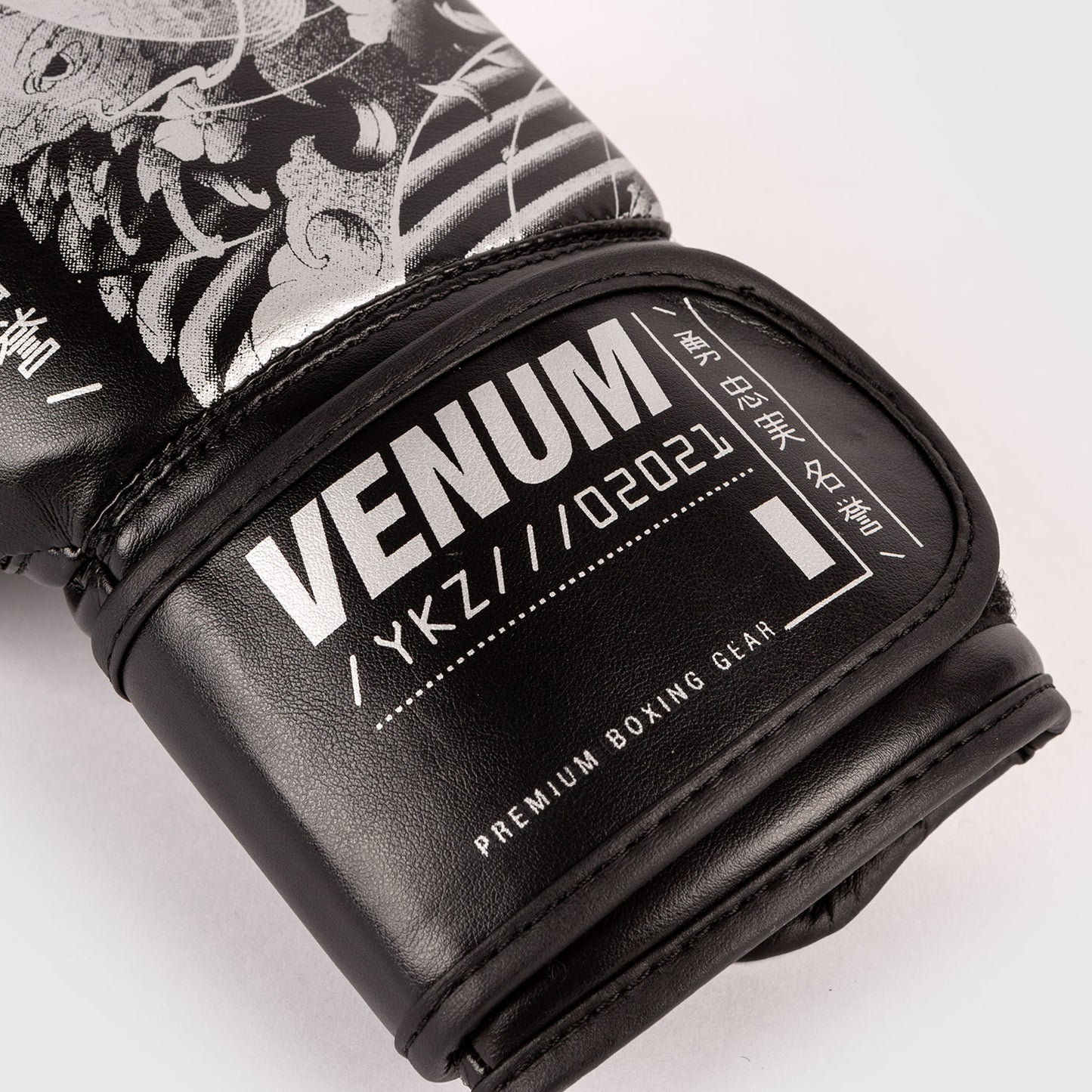 Venum YKZ21キッズボクシンググローブ