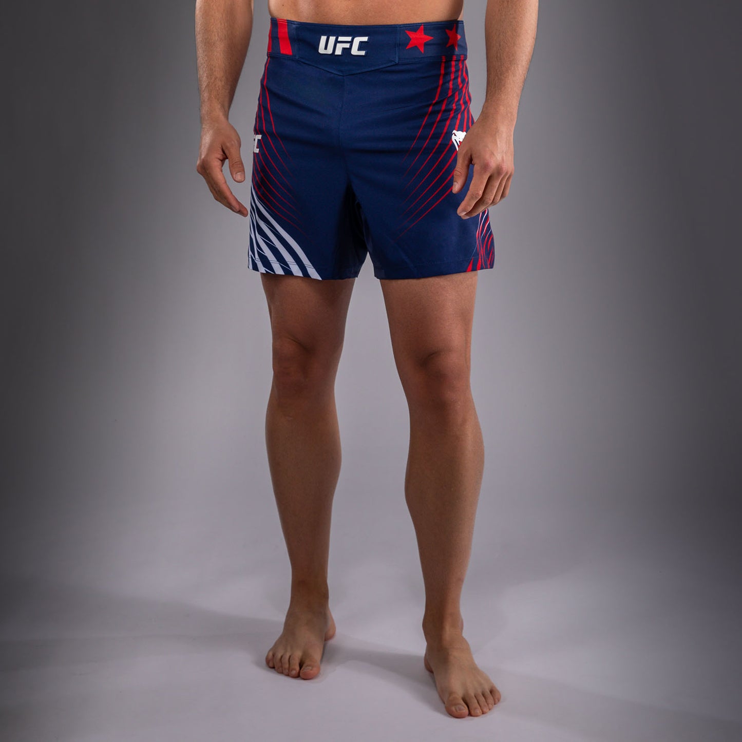 UFC Freedom 250 by Venum メンズ Custom Authentic Fight Night ファイトショーツ ショートフィット - ブルー