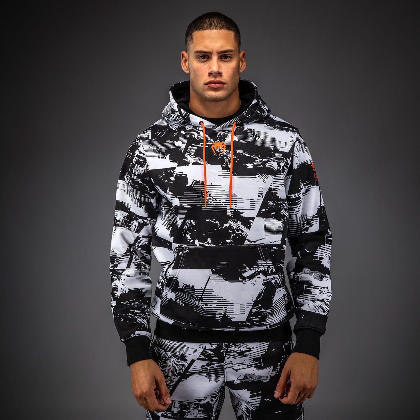 UFC Zenith by Venum Authentic Fight Week プルオーバーパーカー メンズ - ホワイト