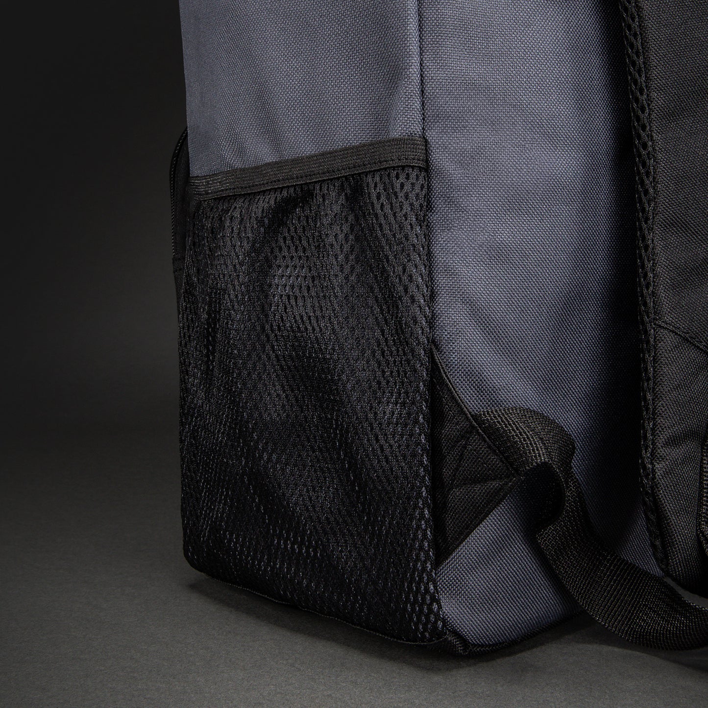 Venum Essential スポーツバッグ (24L) - グレー/ブラック