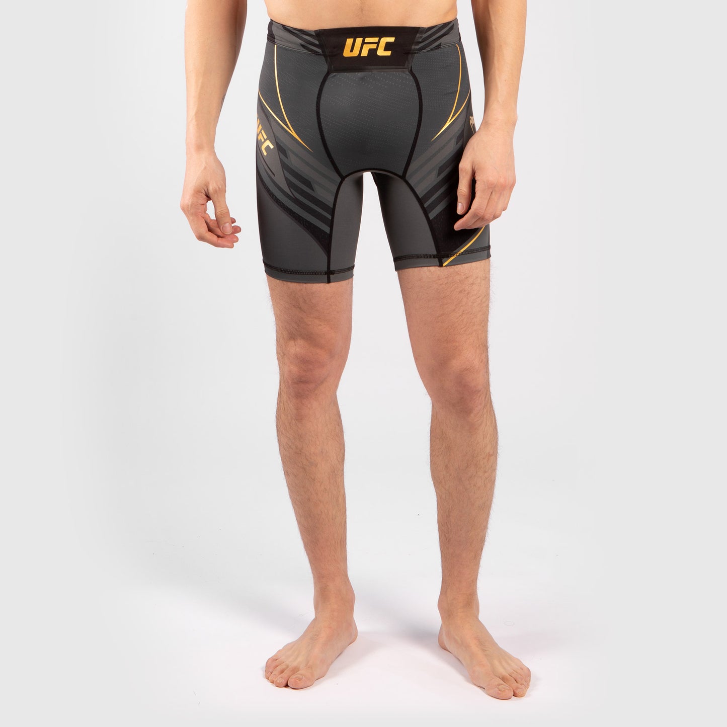 UFC VENUM本格的なファイトナイトメンズ バーリトゥードショート-ショートフィット - チャンピオン