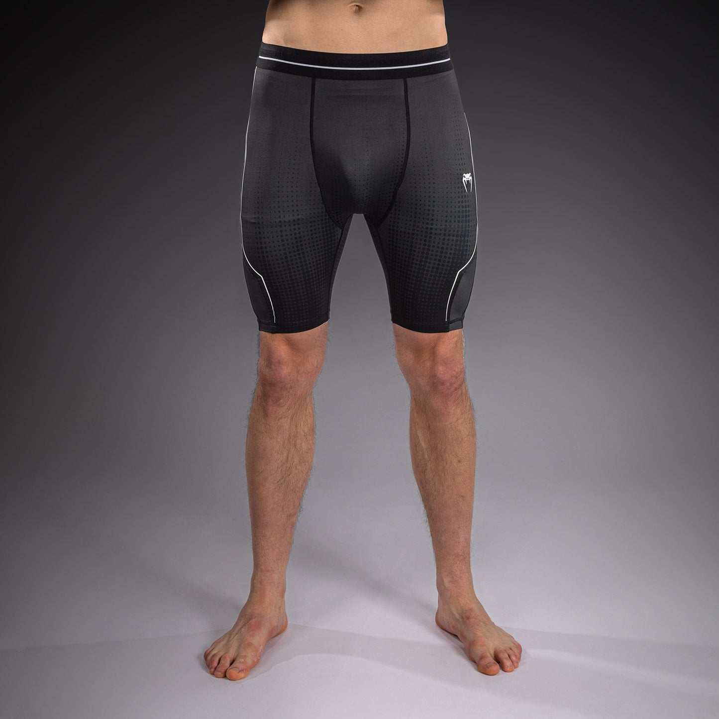 Venum Stealth コンプレッションショーツ – ブラック/ホワイト