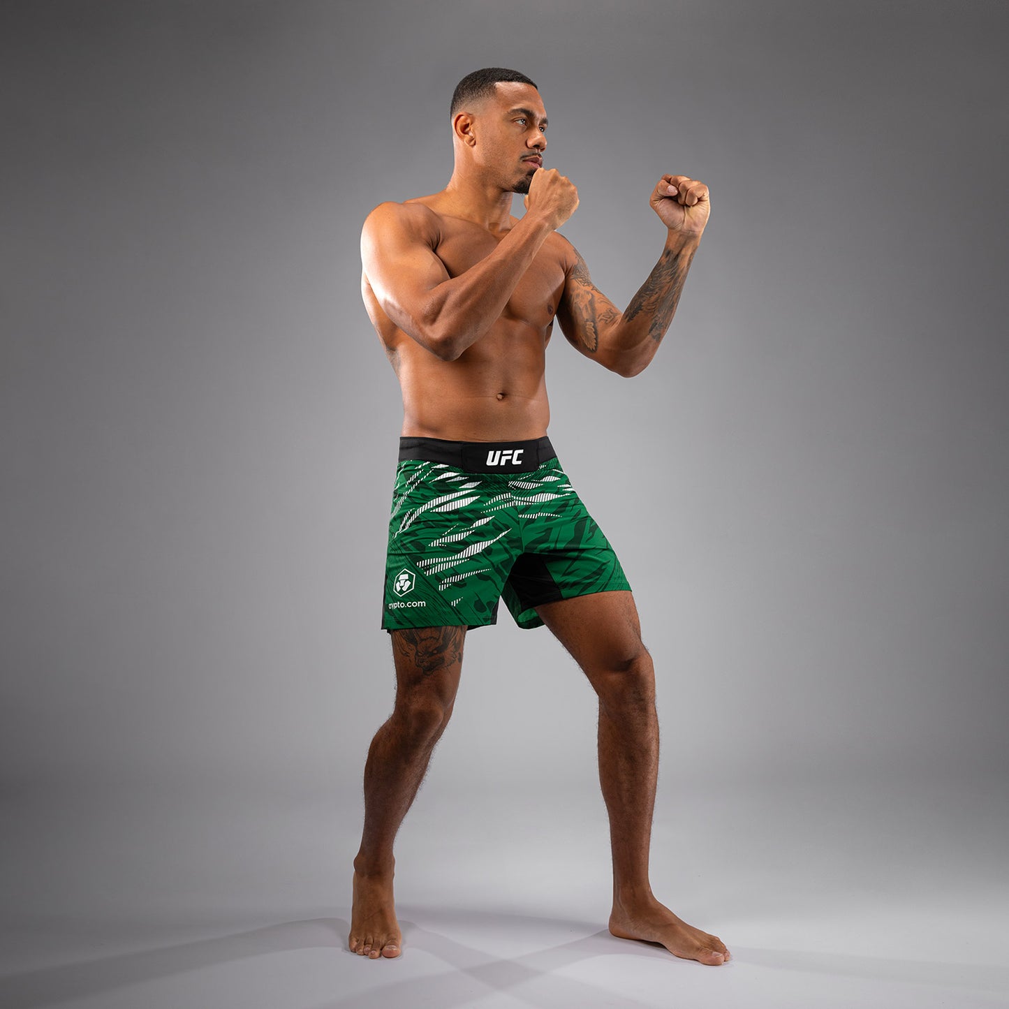 UFC Fusion by Venum Authentic Fight Night レスリングショーツ（男性用、フィットコルト） - グリーン