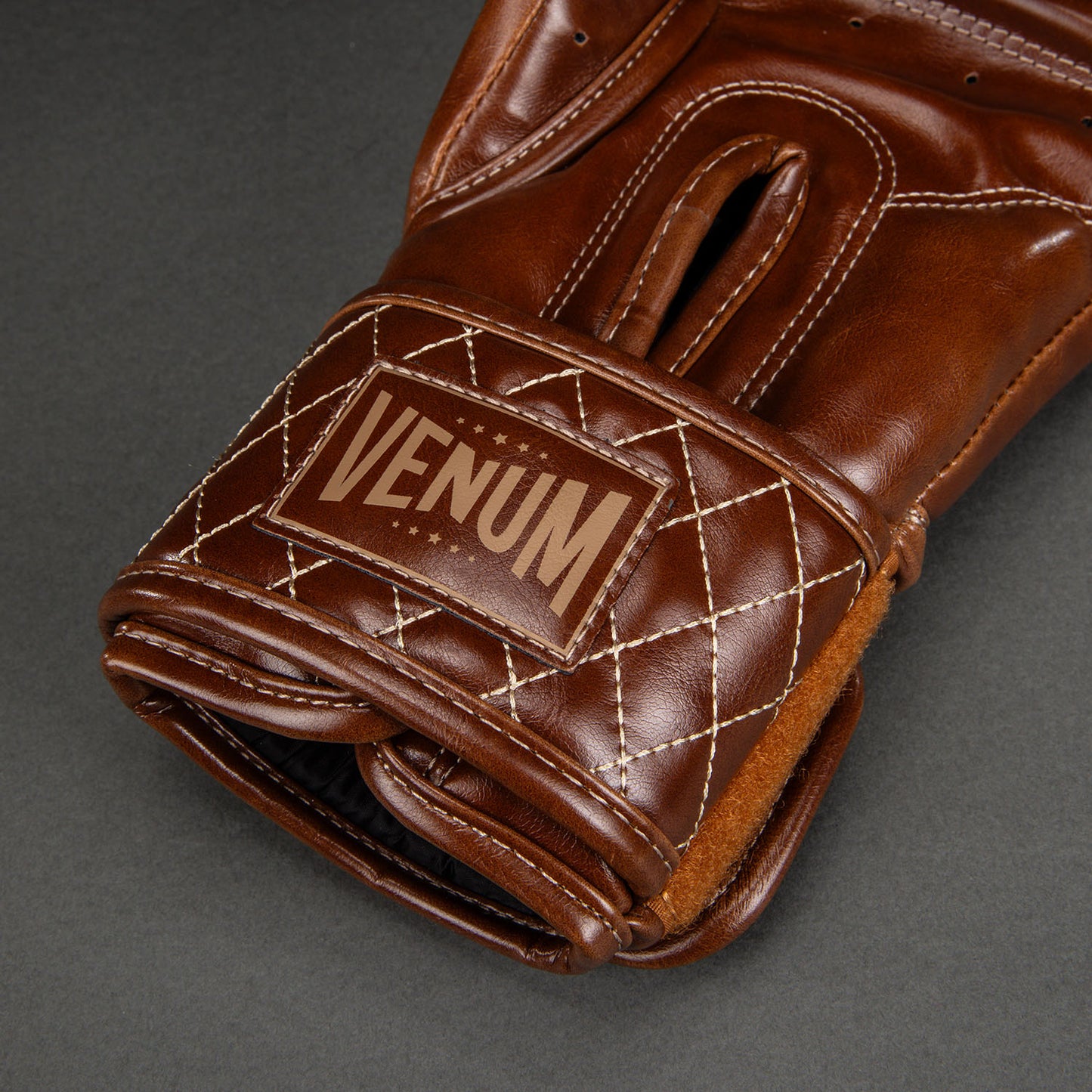 Venum Impact Classic ボクシンググローブ - シャイニーハバナ