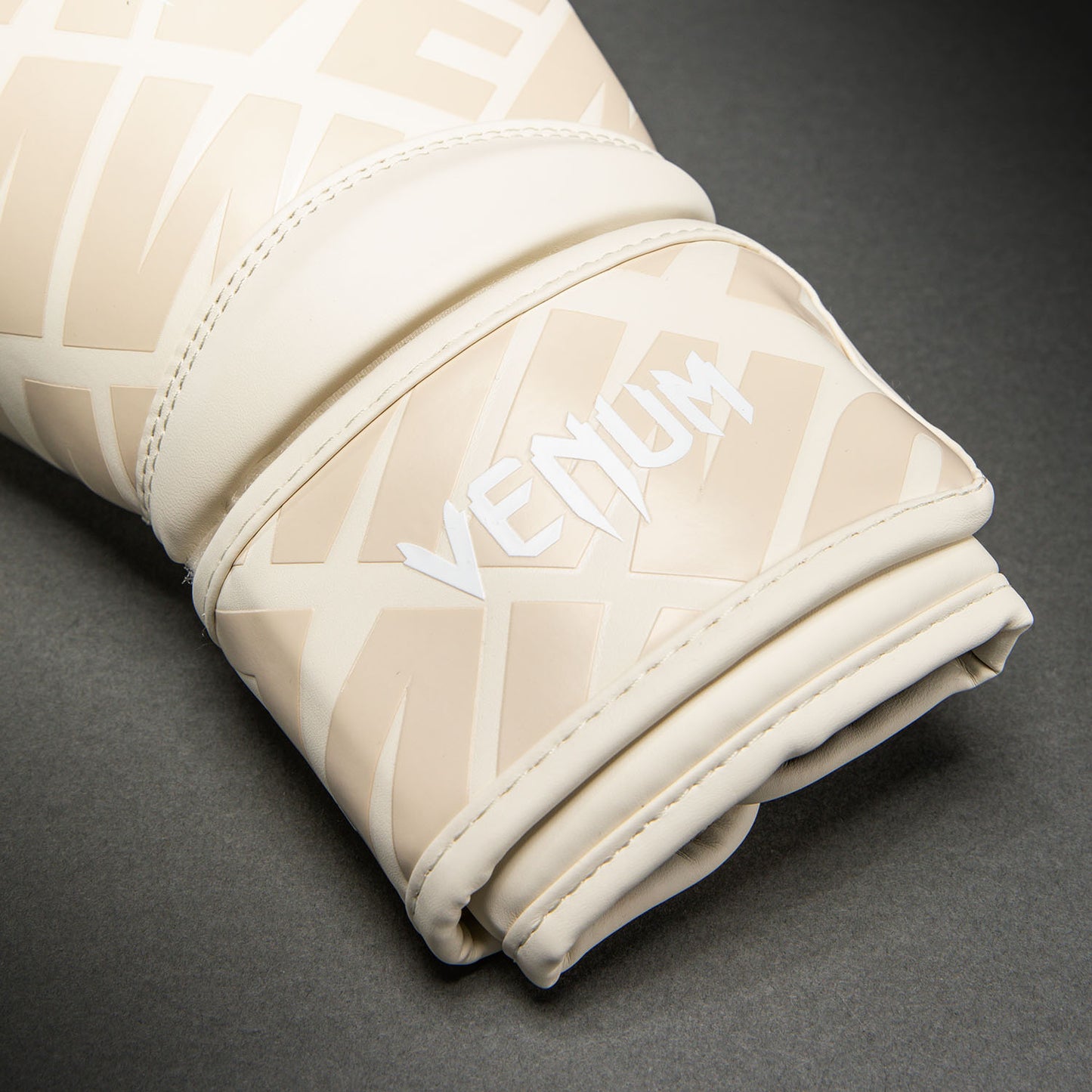 Venum Contender 1.5 XT 3D ボクシンググローブ – アイボリー
