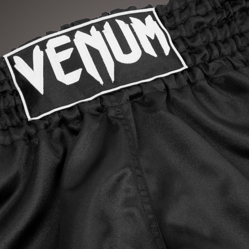 Venum Classic ムエタイショーツ ブラック/ホワイト
