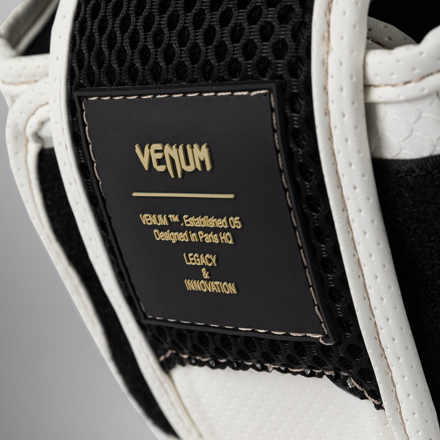Venum Impact Evo Scales ヘッドギア – アイボリー