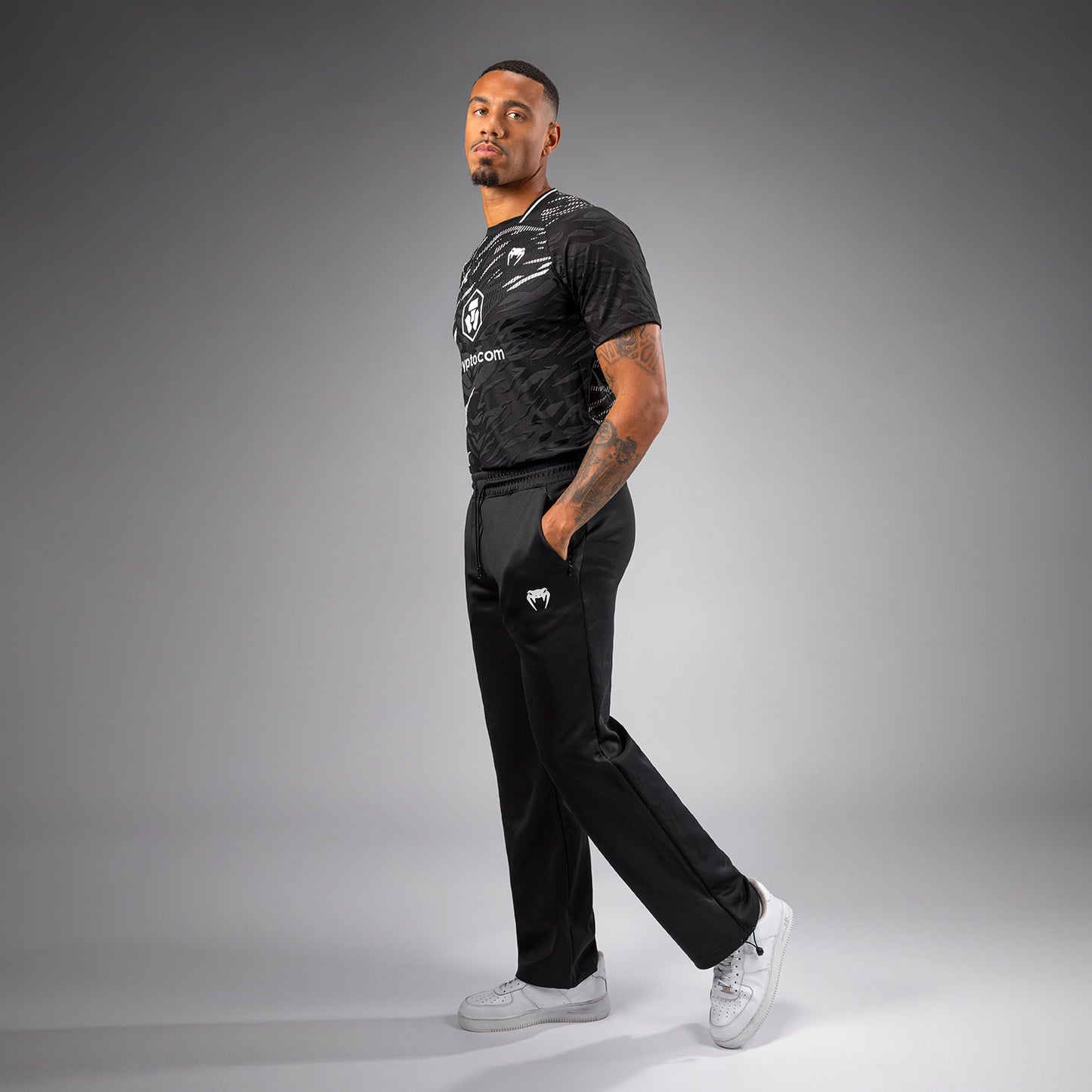 UFC Fusion by Venum Authentic Fight Night ストレートレッグパンツ（男性用） - ブラック