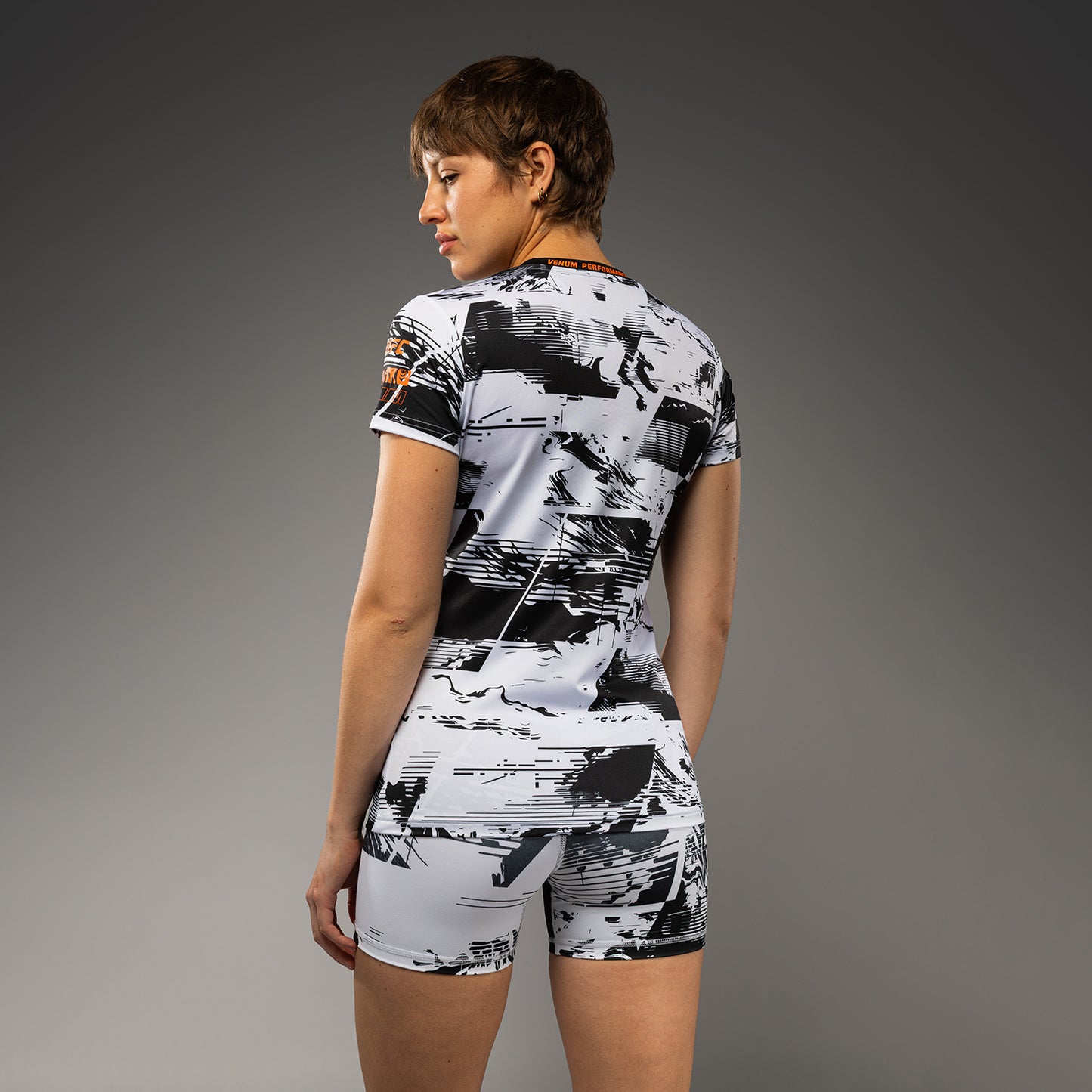 UFC Zenith by Venum Authentic Fight Week パフォーマンス半袖Tシャツ レディース - ホワイト