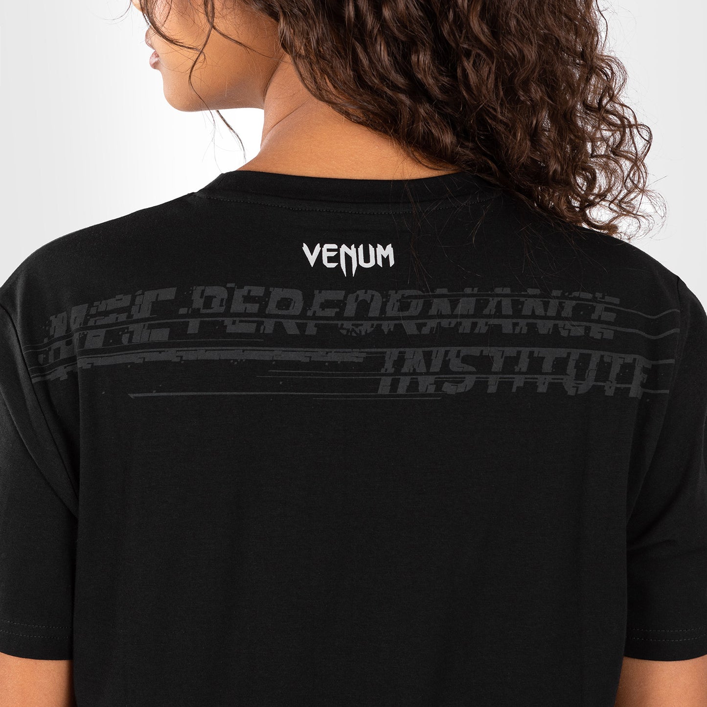 UFC Venum Performance Institute 2.0 女性用Tシャツ - ブラック/レッド