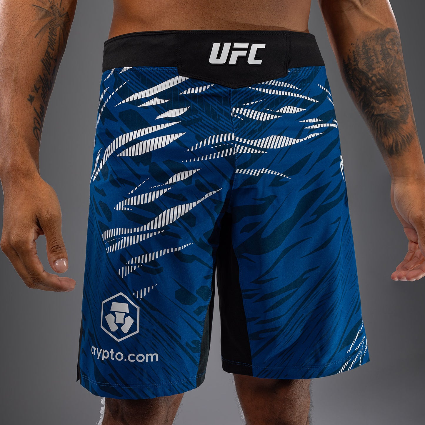 UFC Fusion by Venum Authentic Fight Night レスリングショーツ（男性用、フィットラルゴ） - ブルー