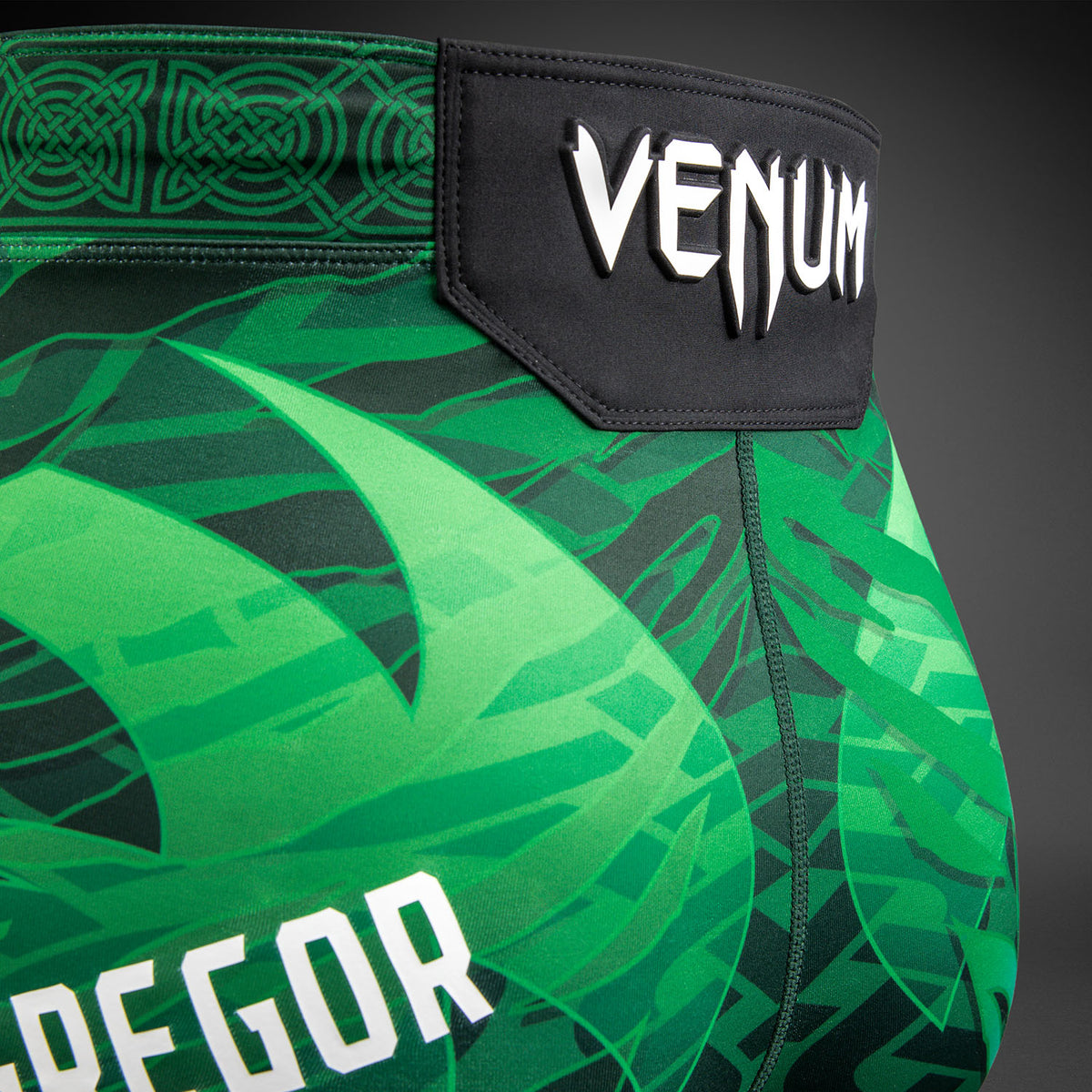 UFC Unrivaled by Venum コナー・マクレガー メンズ ヴァレ・トゥード ショーツ - グリーン