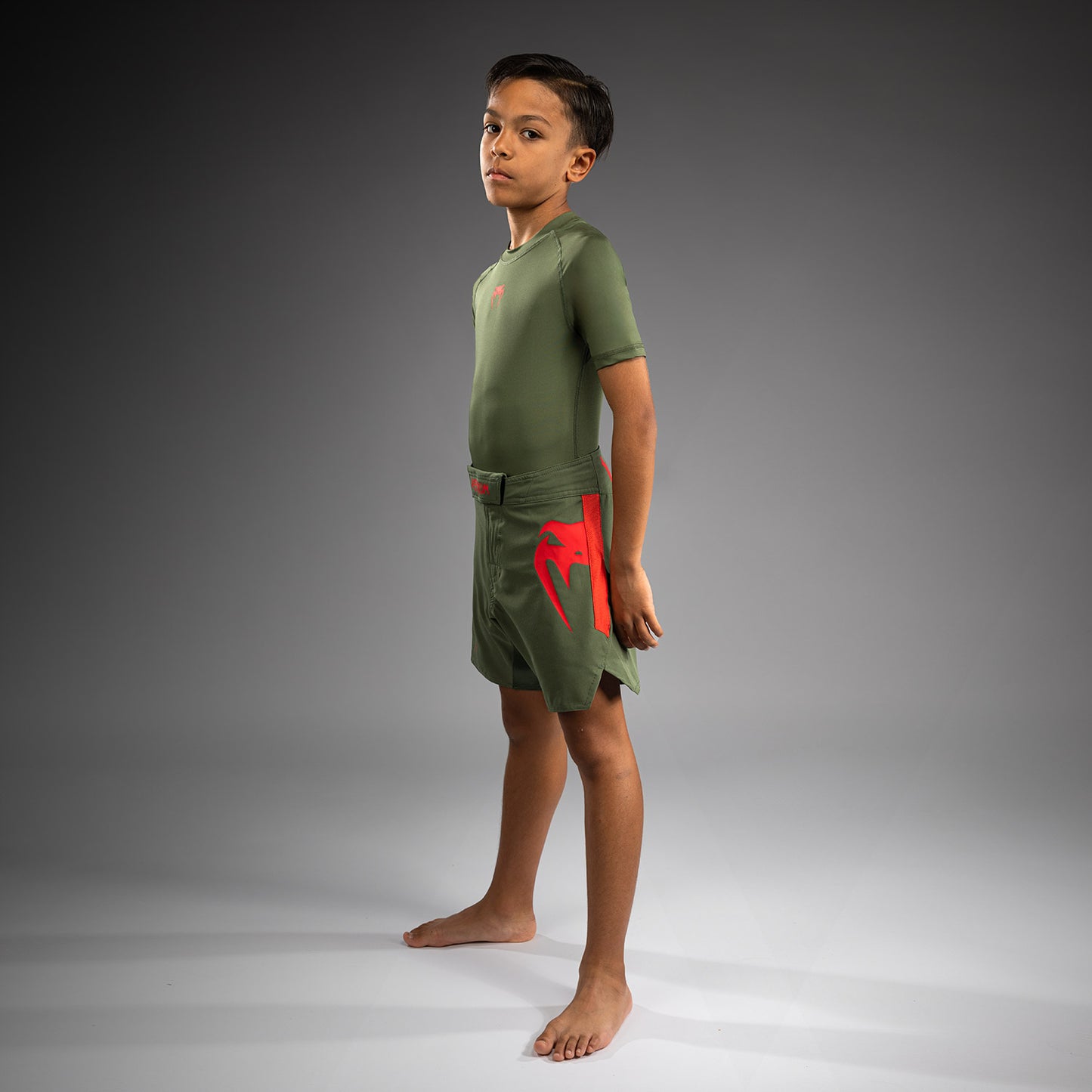 Venum Light Kids Fightshorts - アーミーグリーン/オレンジ