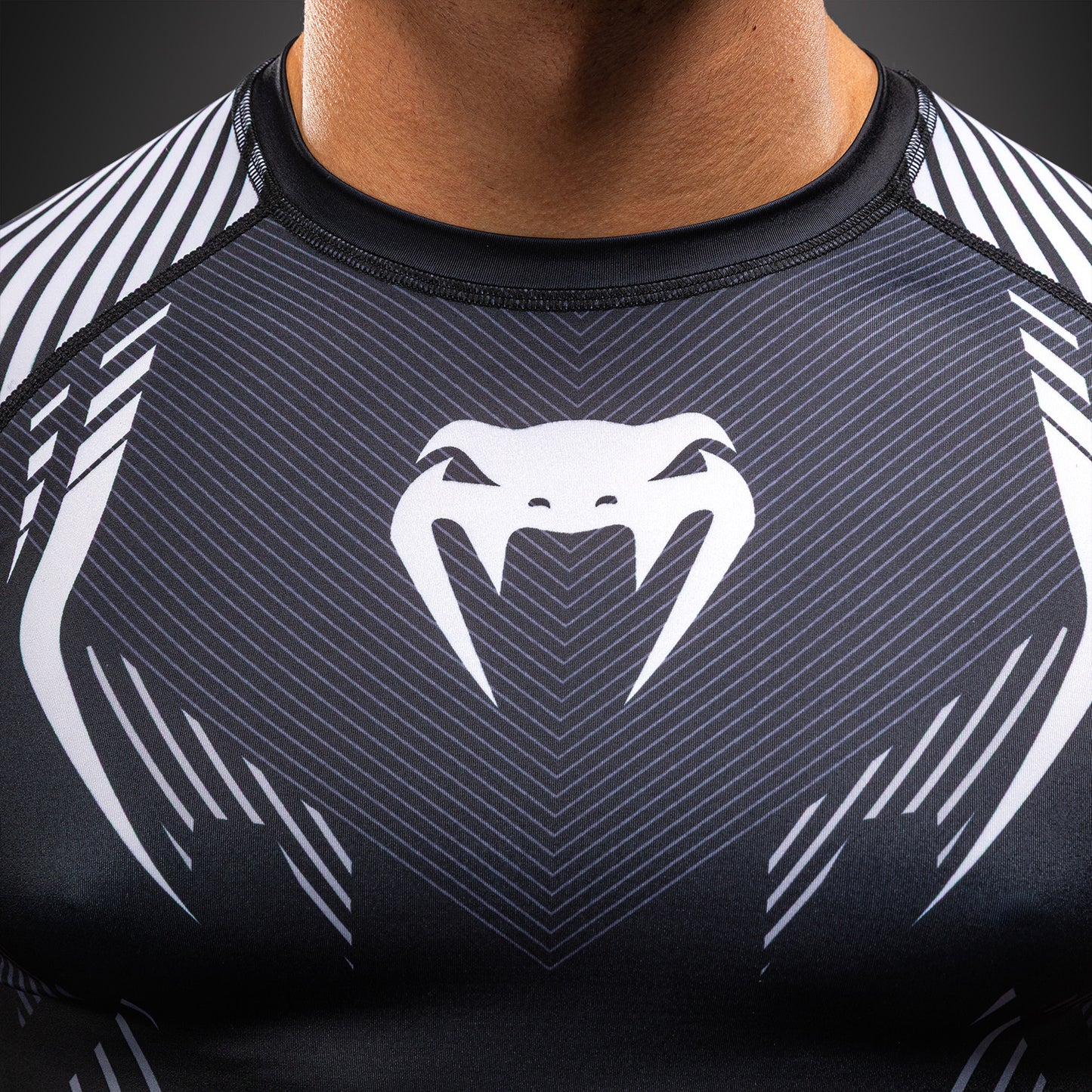 Venum No-Gi 6.0 半袖ラッシュガード ブラック/ホワイト