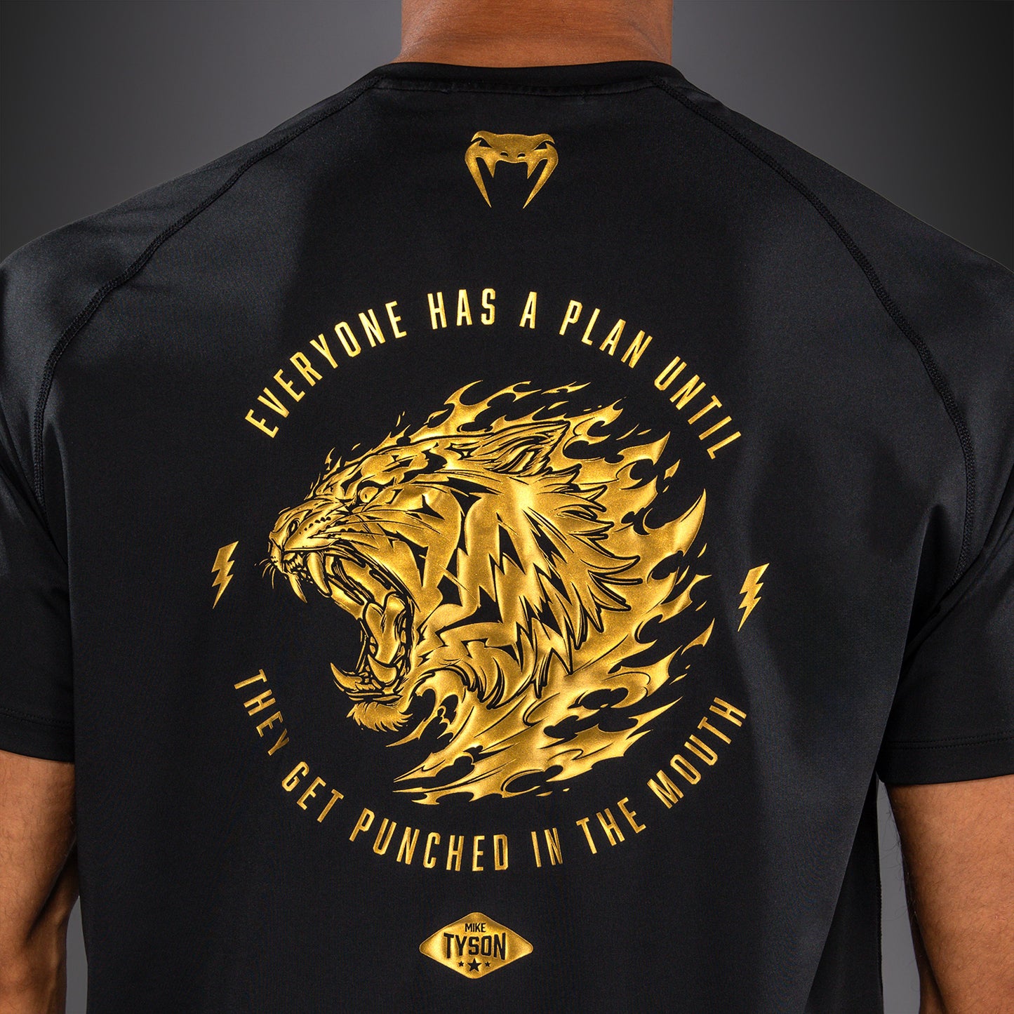 Venum x Mike Tyson Tiger ドライテックTシャツ - ブラック/ゴールド