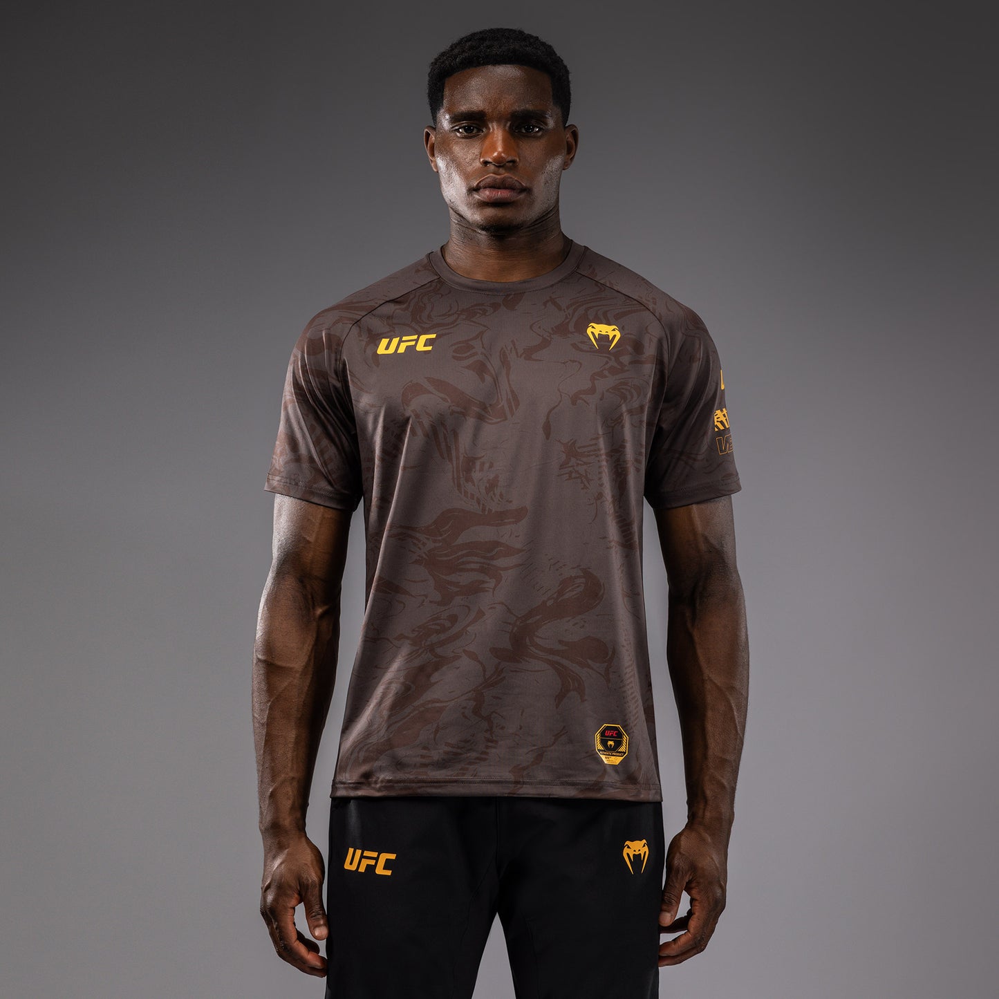 UFC Fusion by Venum Fight Week ドライテックTシャツ（男性用） - アーセンブラウン