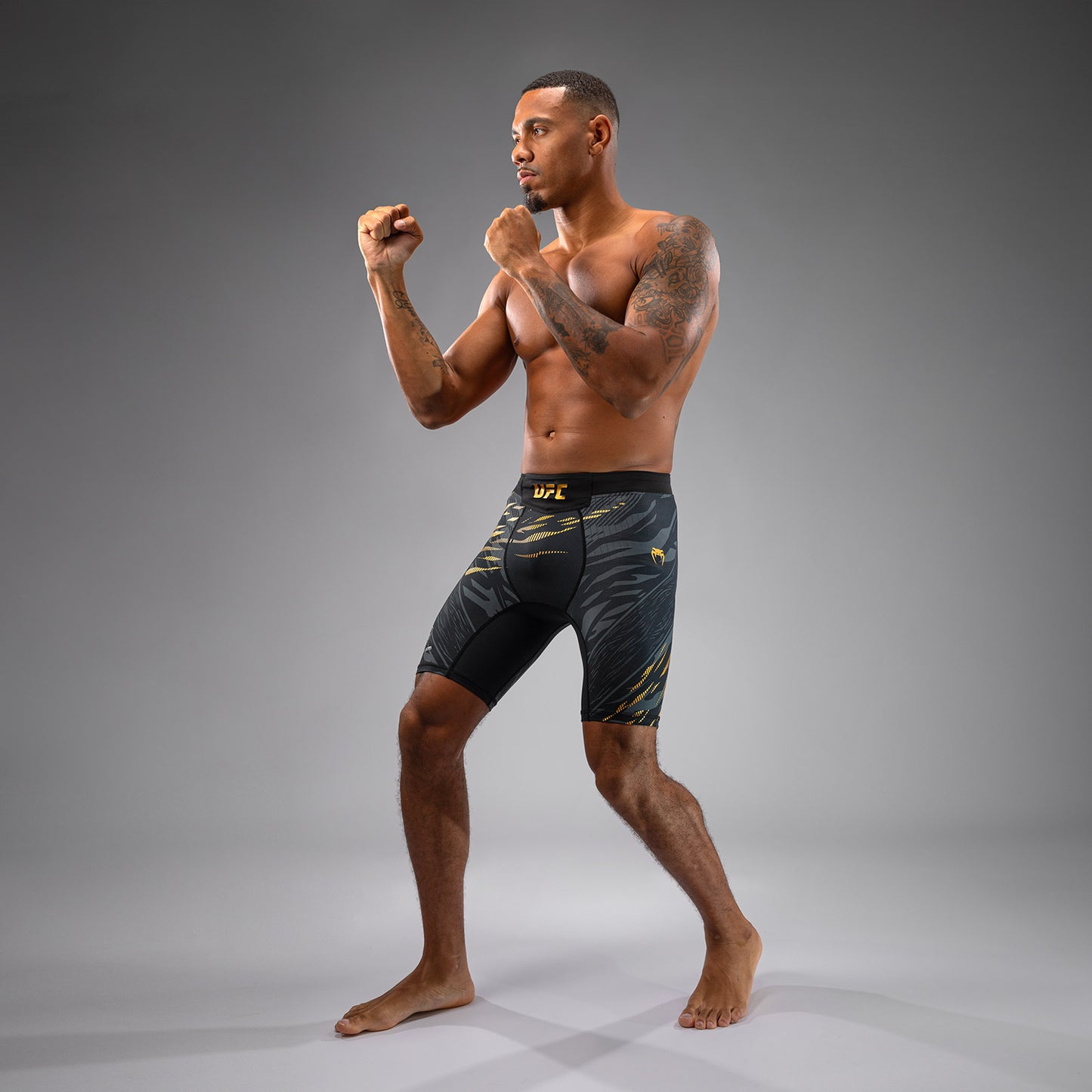 UFC Fusion by Venum Authentic Fight Night ヴァレトゥードショーツ（男性用） - チャンピオン