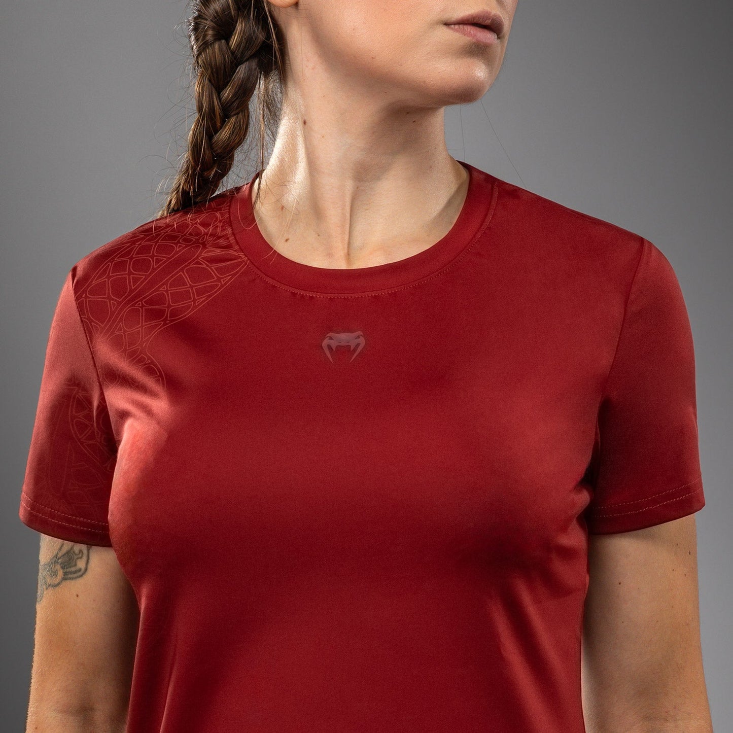 Venum Serpenti レディース ドライテック Tシャツ – バーガンディ/アイボリー