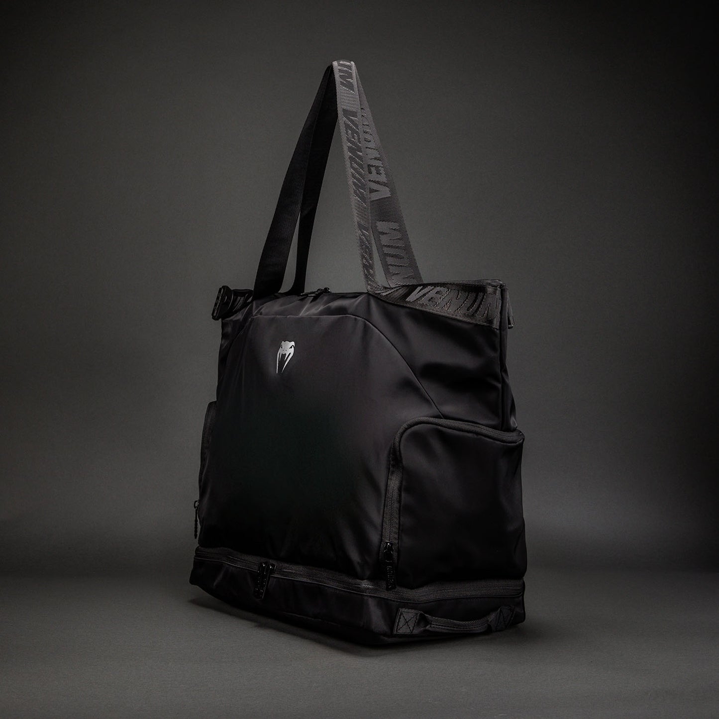 Venum Essential スポーツバッグ - ブラック