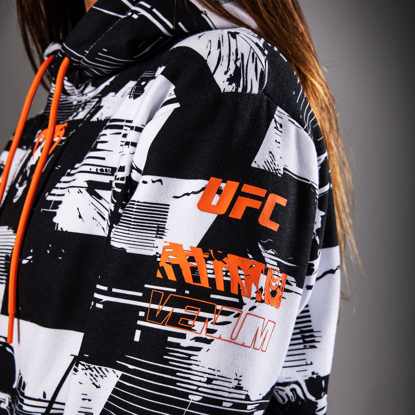 UFC Zenith by Venum Authentic Fight Week プルオーバーパーカー レディース - ホワイト