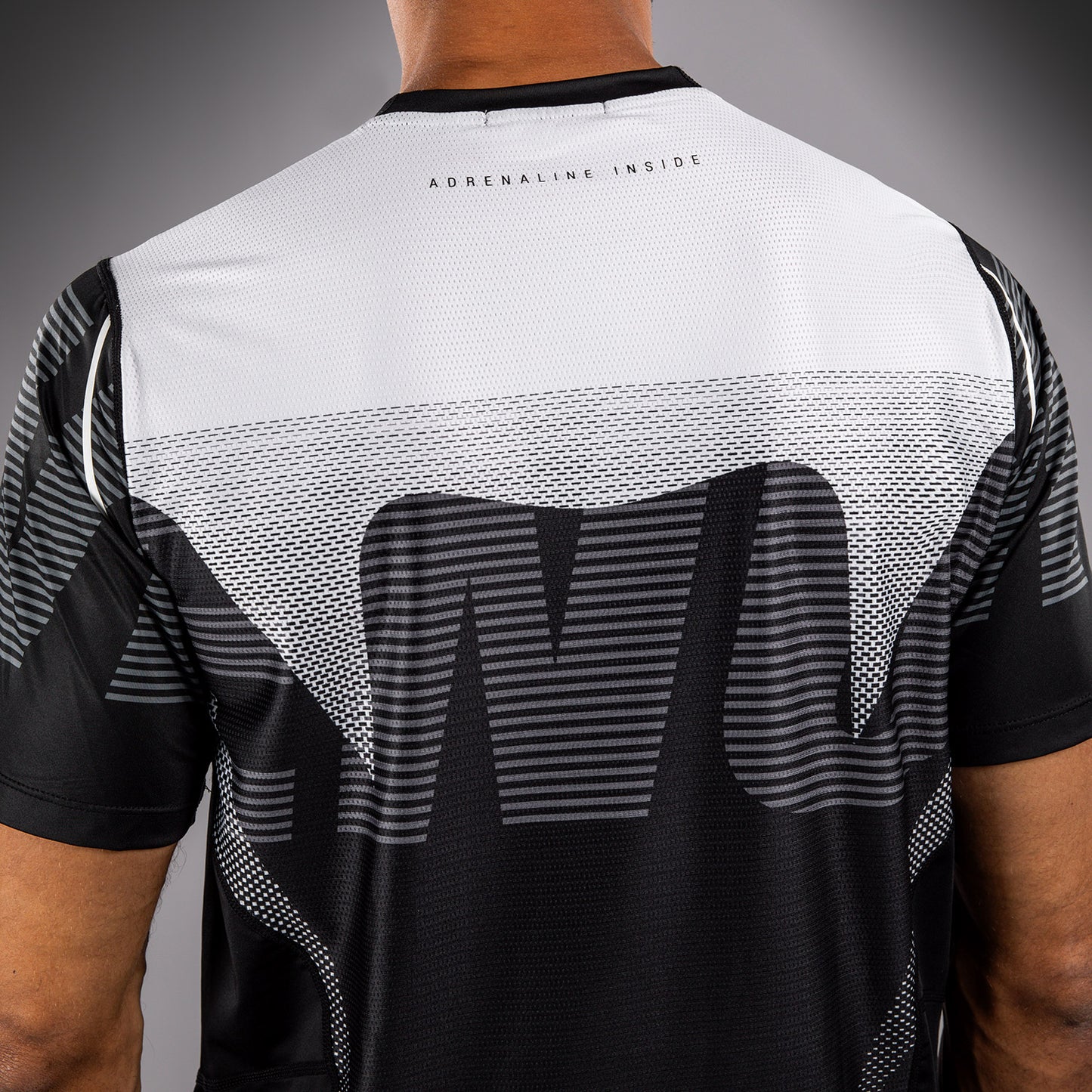 Venum Adrenaline Dry Tech Tシャツ – ブラック/シルバーグレー