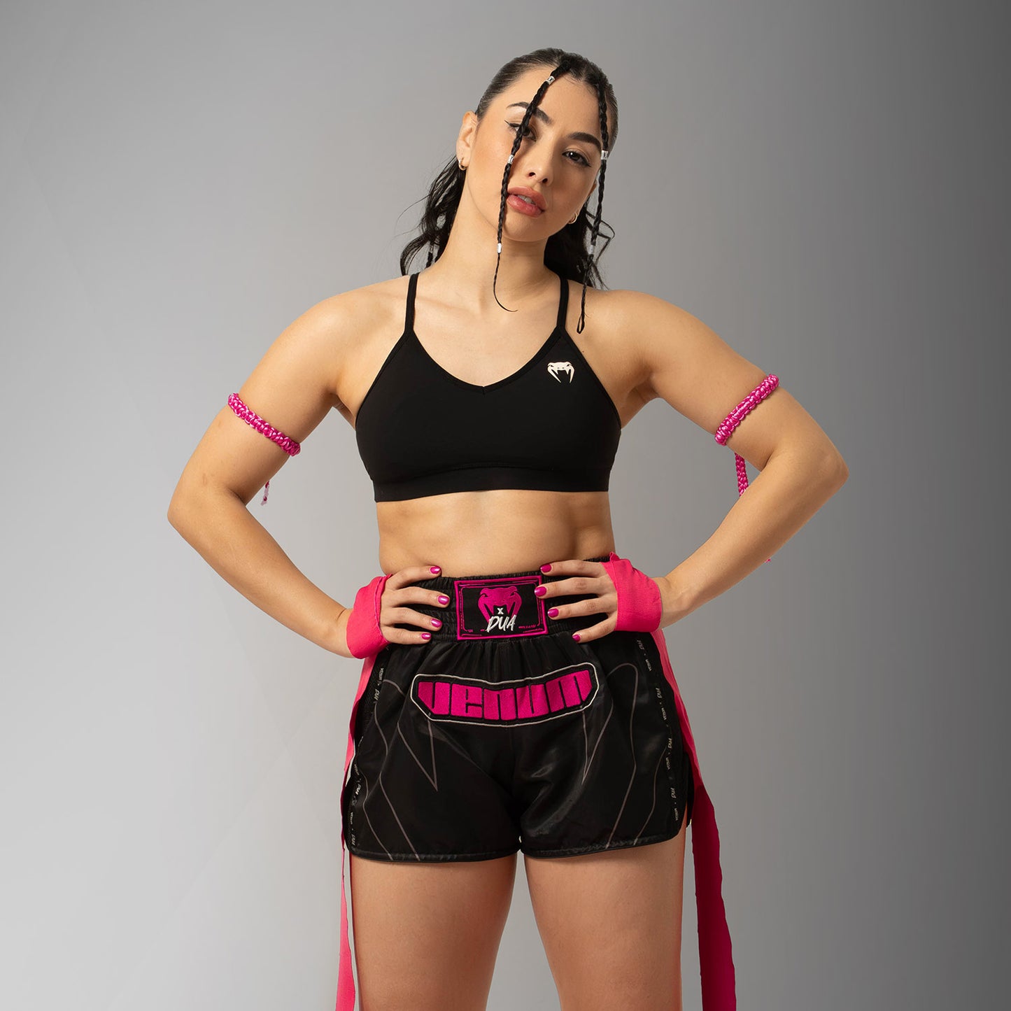 Venum x Dua ムエタイショーツ - ブラック/フューシャピンク