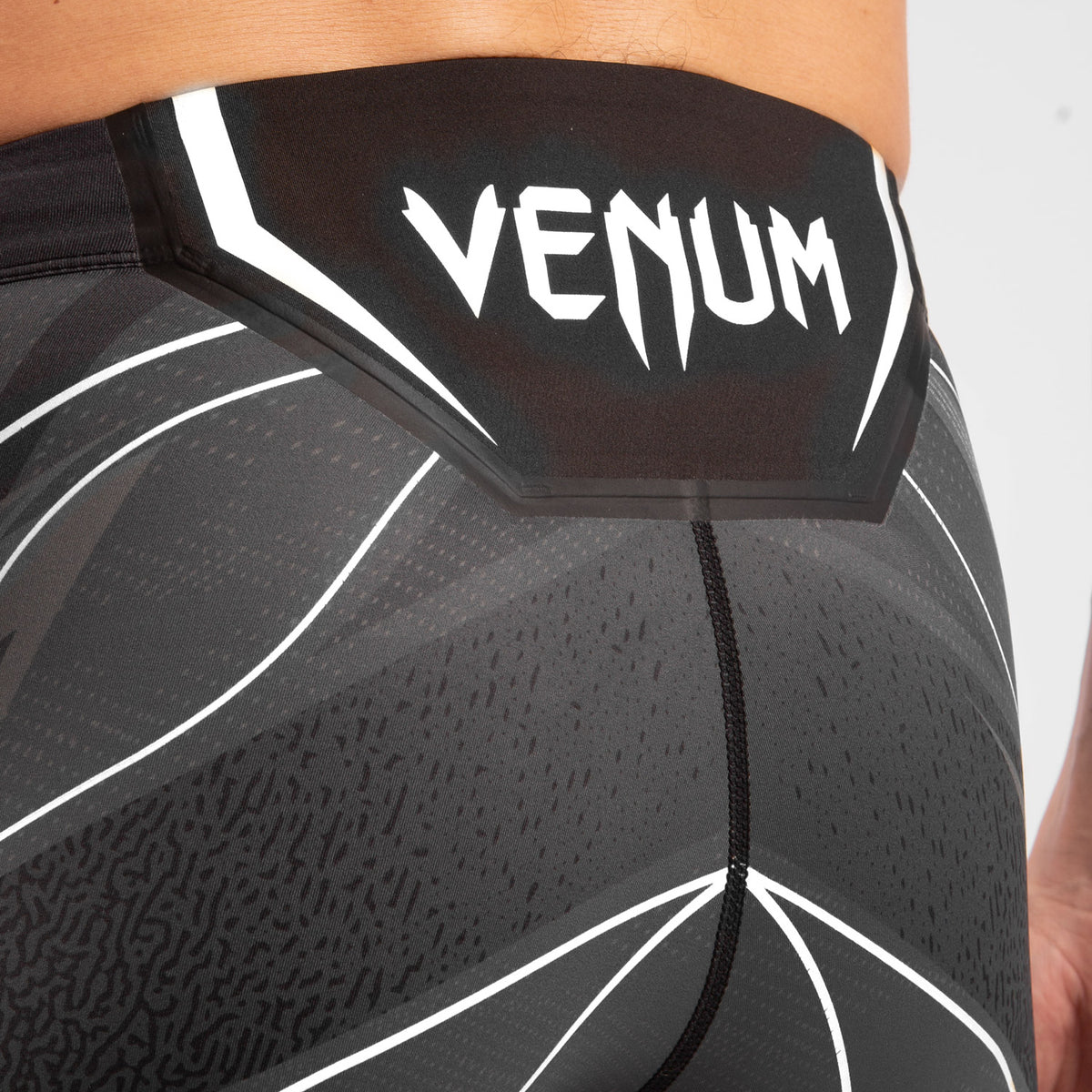 Venum UFC Authentic Fight Night メンズ コンプレッションショーツ – ブラック