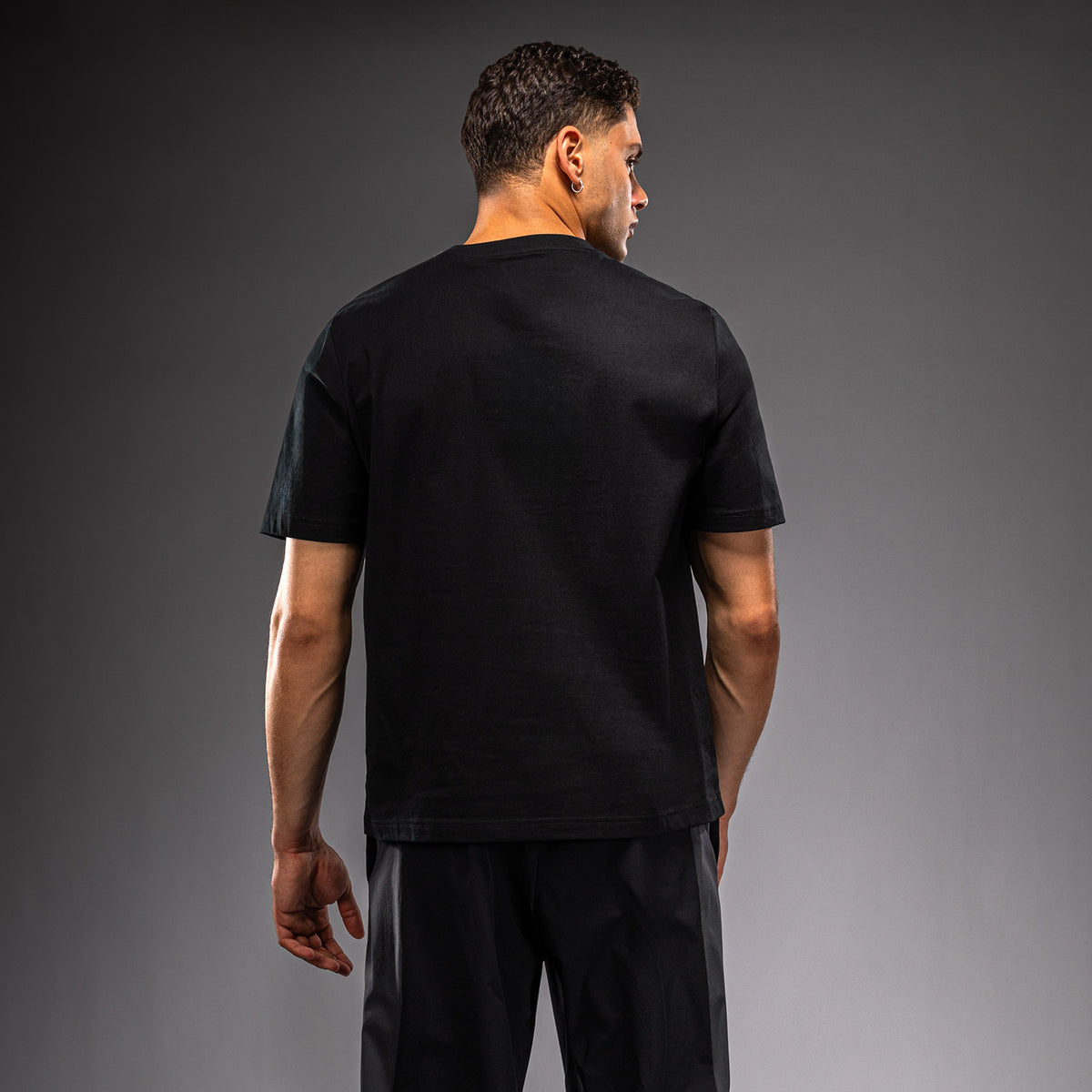 Venum Essential コットンTシャツ - ブラック/ゴールド