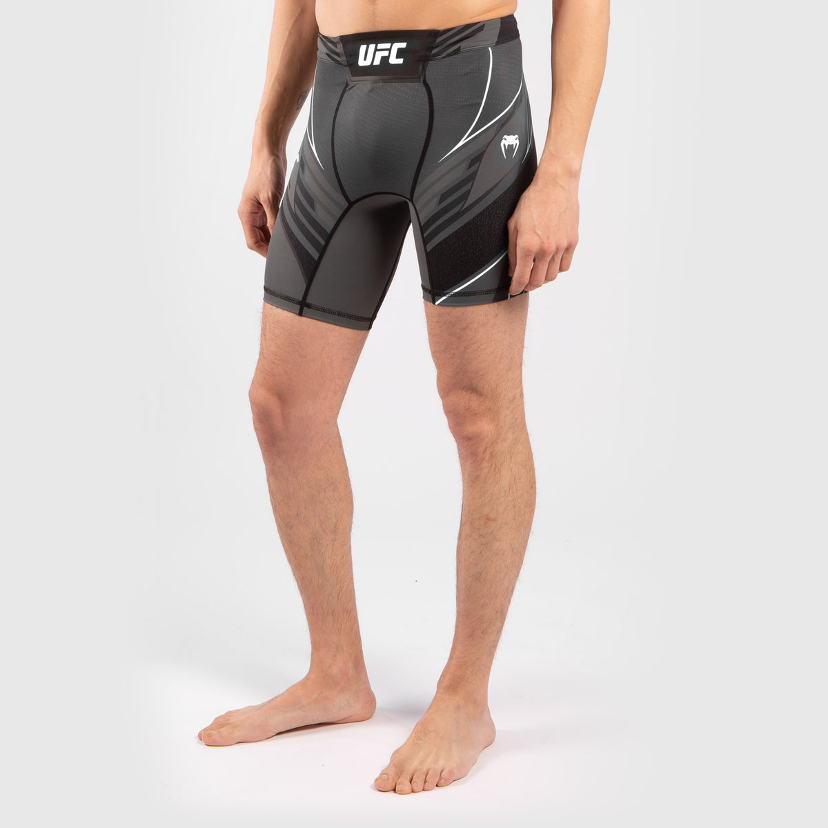 Venum UFC Authentic Fight Night メンズ コンプレッションショーツ – ブラック