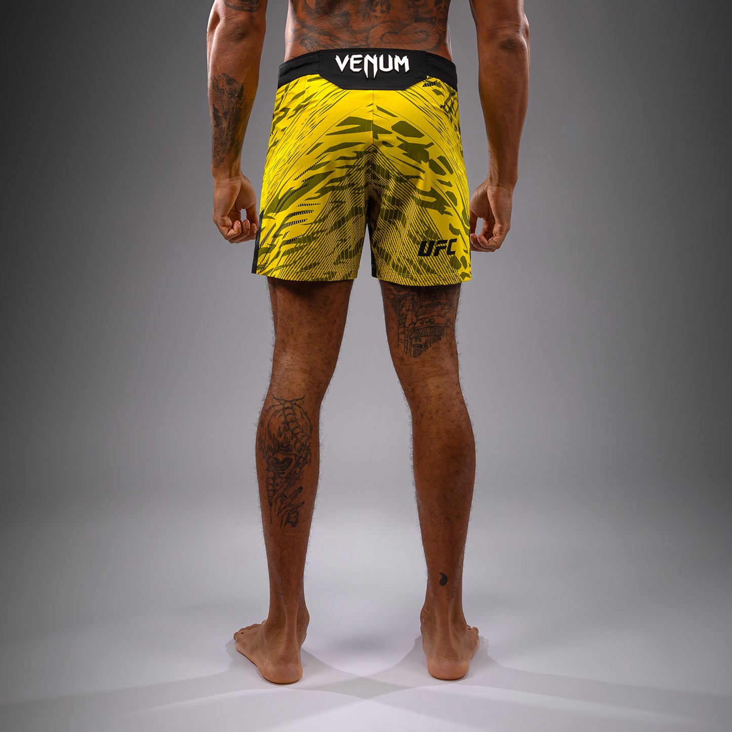 UFC Fusion by Venum Authentic Fight Night レスリングショーツ（男性用、フィットコルト） - イエロー