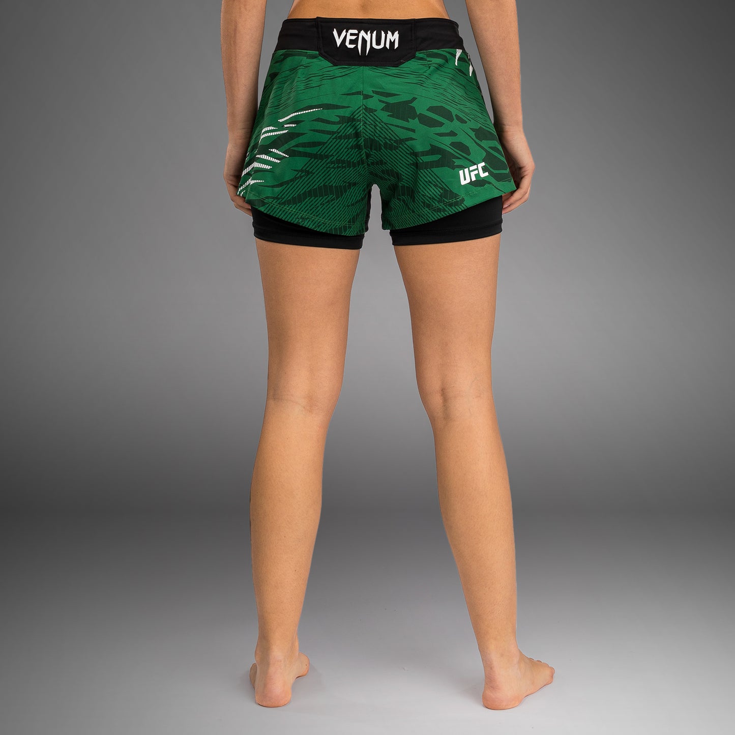 UFC Fusion by Venum Authentic Fight Night レスリングショーツ（女性用） - グリーン