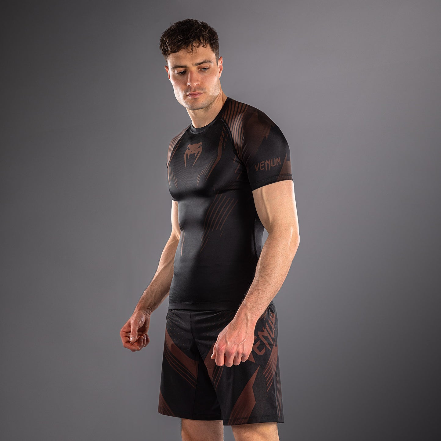 Venum No-Gi 6.0 半袖ラッシュガード - ブラック/ブラウン