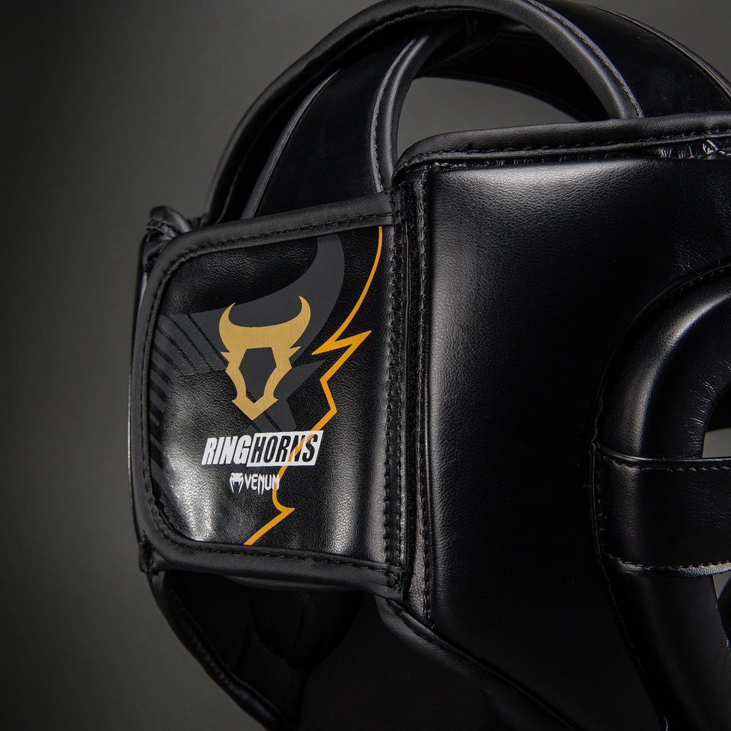 Venum Ringhorns Charger ヘッドギア – ブラック/ゴールド
