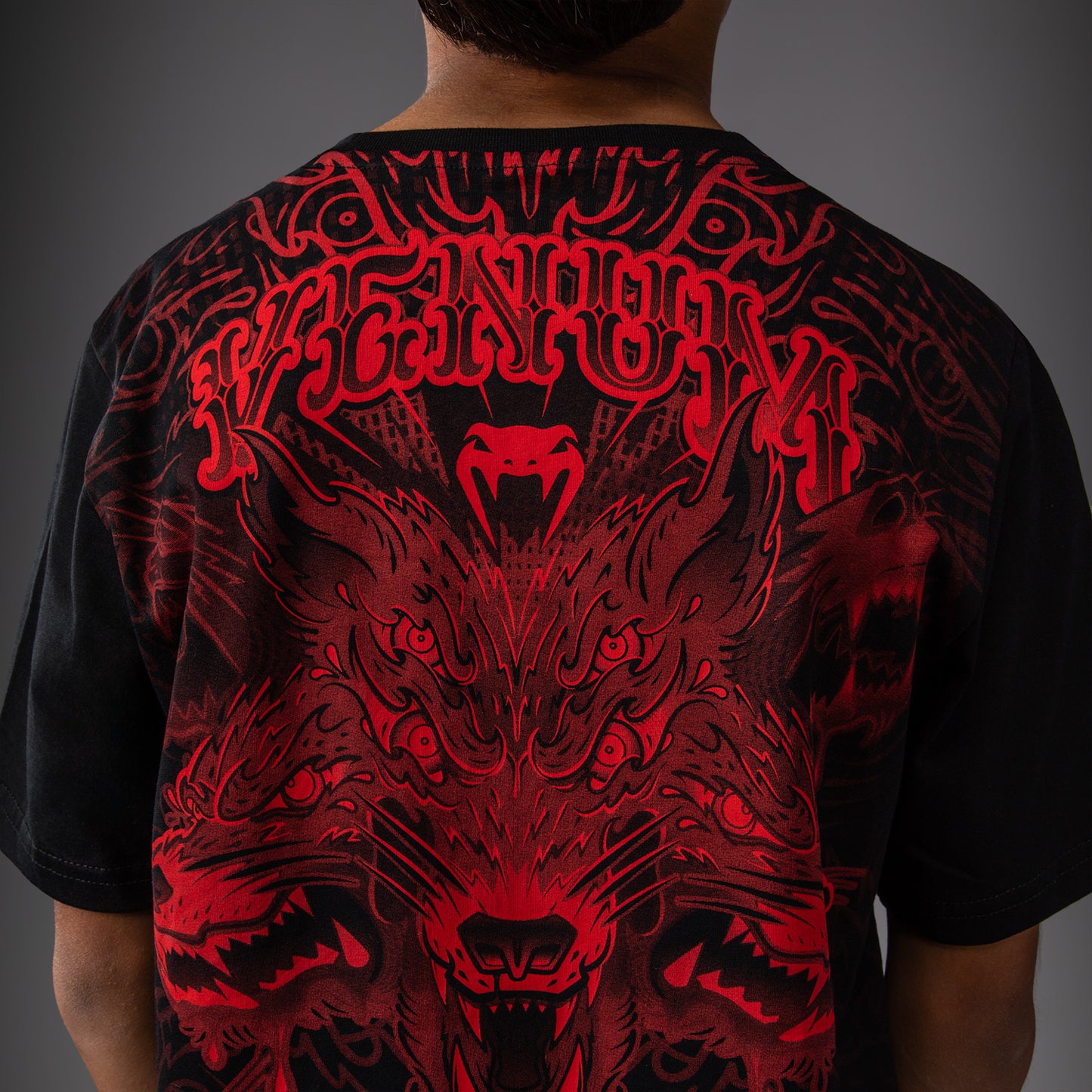 Venum Wolf Atak キッズ用 Tシャツ – ブラック/レッド