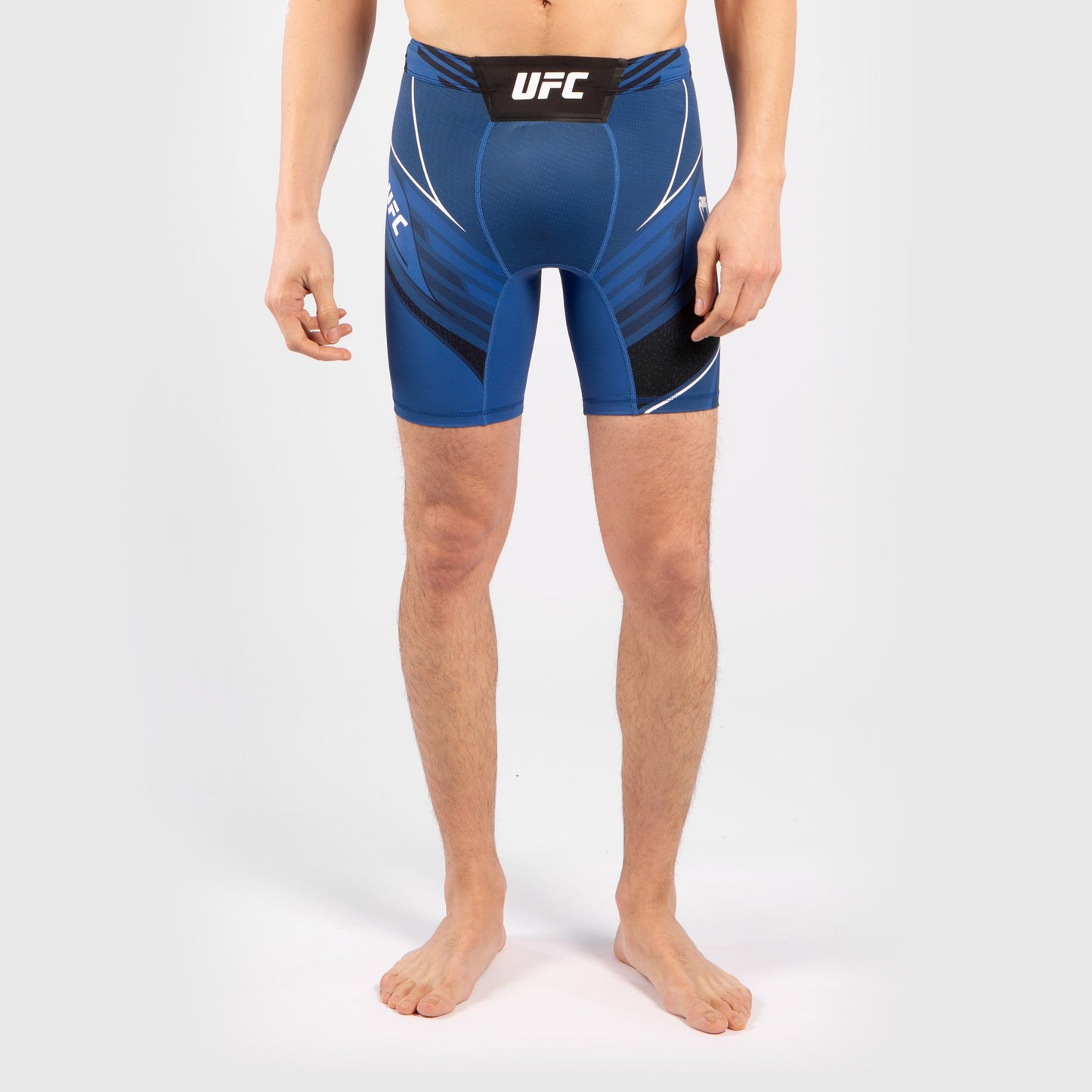 UFC VENUM本格的なファイトナイトメンズ バーリトゥードショート-ショートフィット - 青い