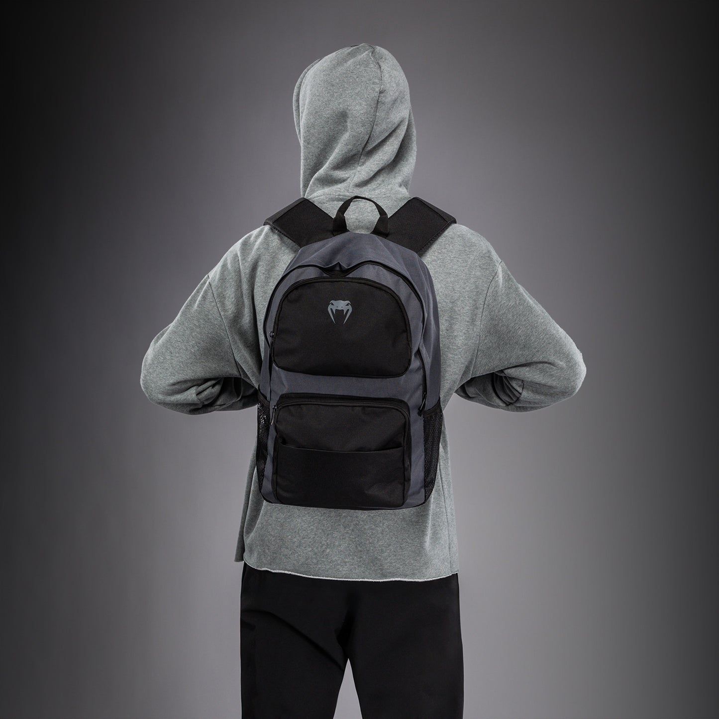Venum Essential スポーツバッグ (24L) - グレー/ブラック