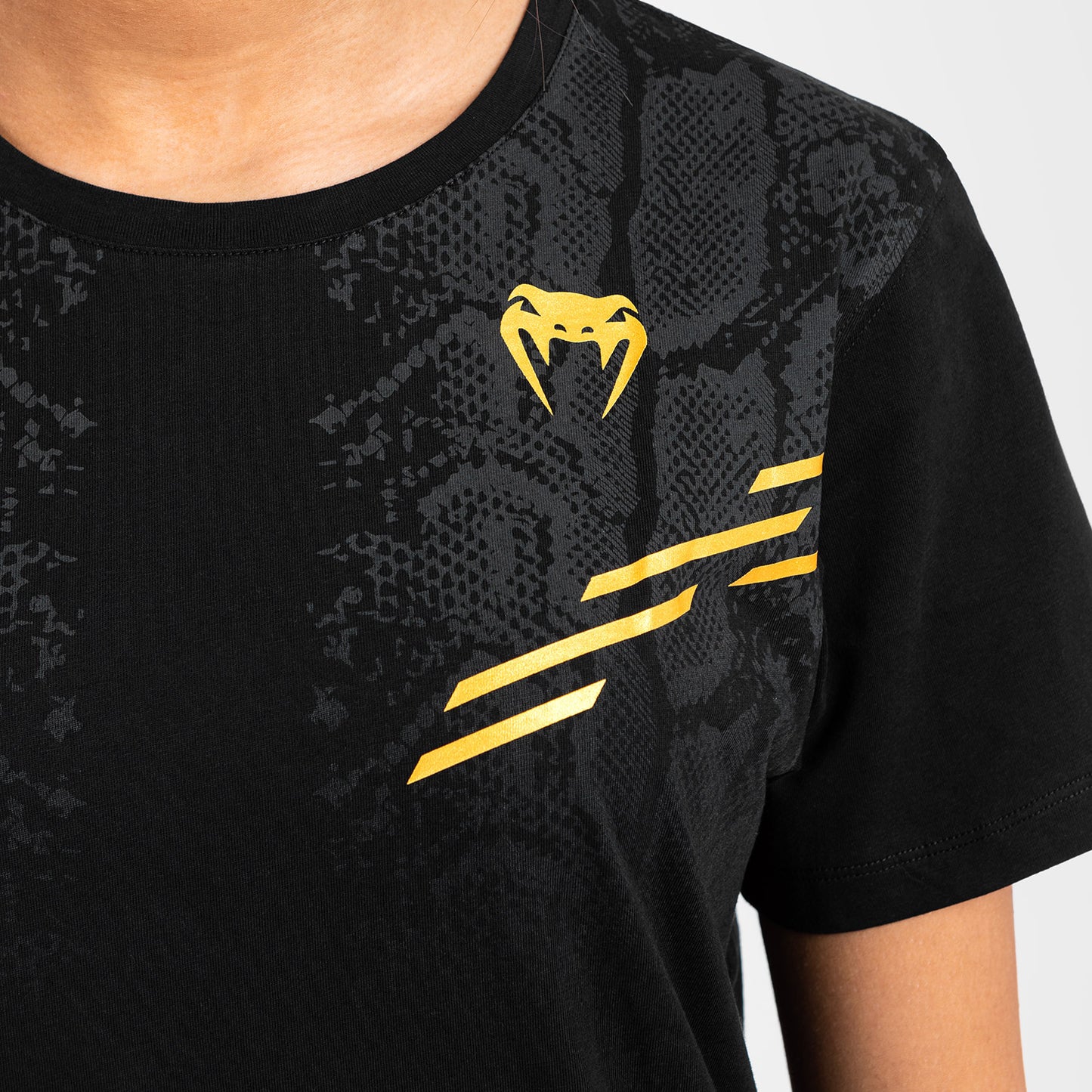 UFC Adrenaline by Venum Replica 女性用半袖Tシャツ - Champion