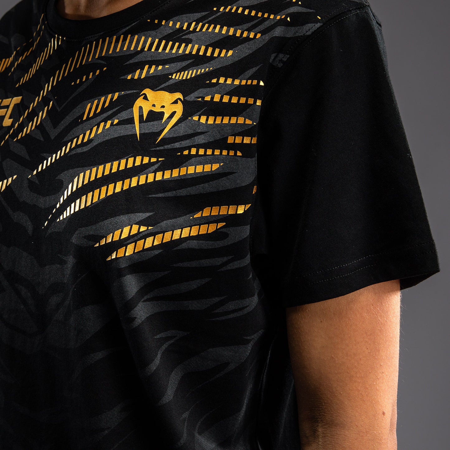 UFC Fusion by Venum Replica ショートスリーブTシャツ（女性用） - チャンピオン