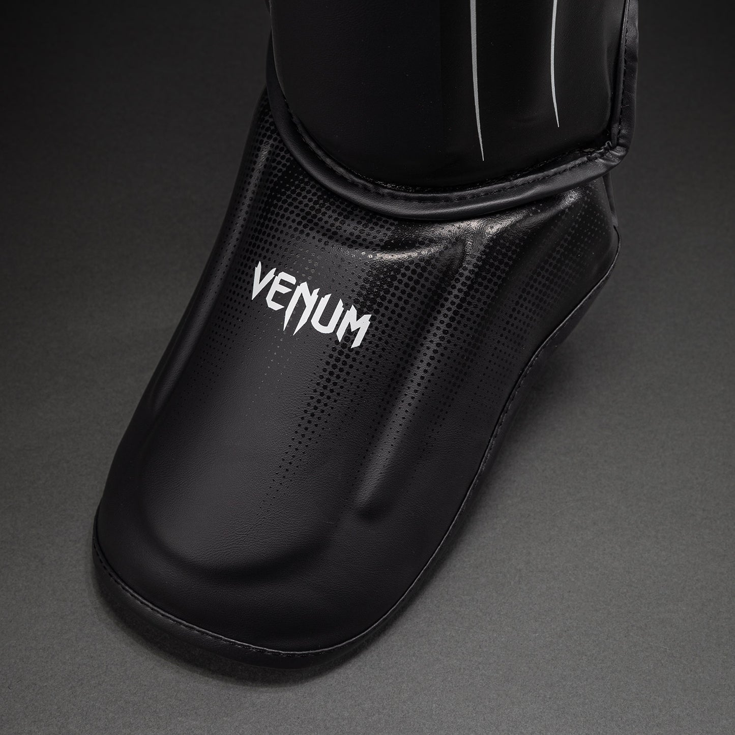 Venum Stealth シンガード – ブラック/ホワイト