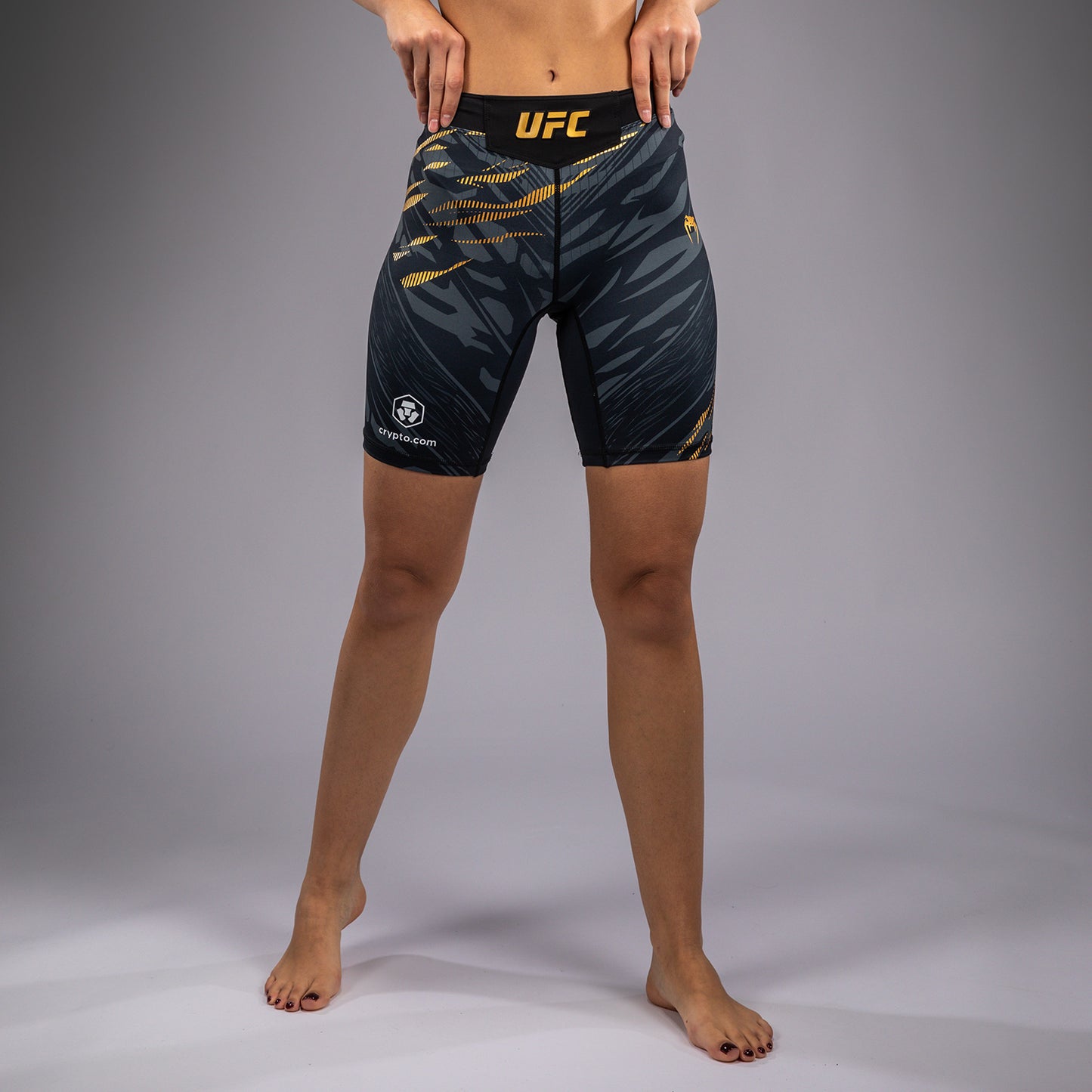 UFC Fusion by Venum Authentic Fight Night ヴァレトゥードショーツ（女性用、フィットラルゴ） - チャンピオン