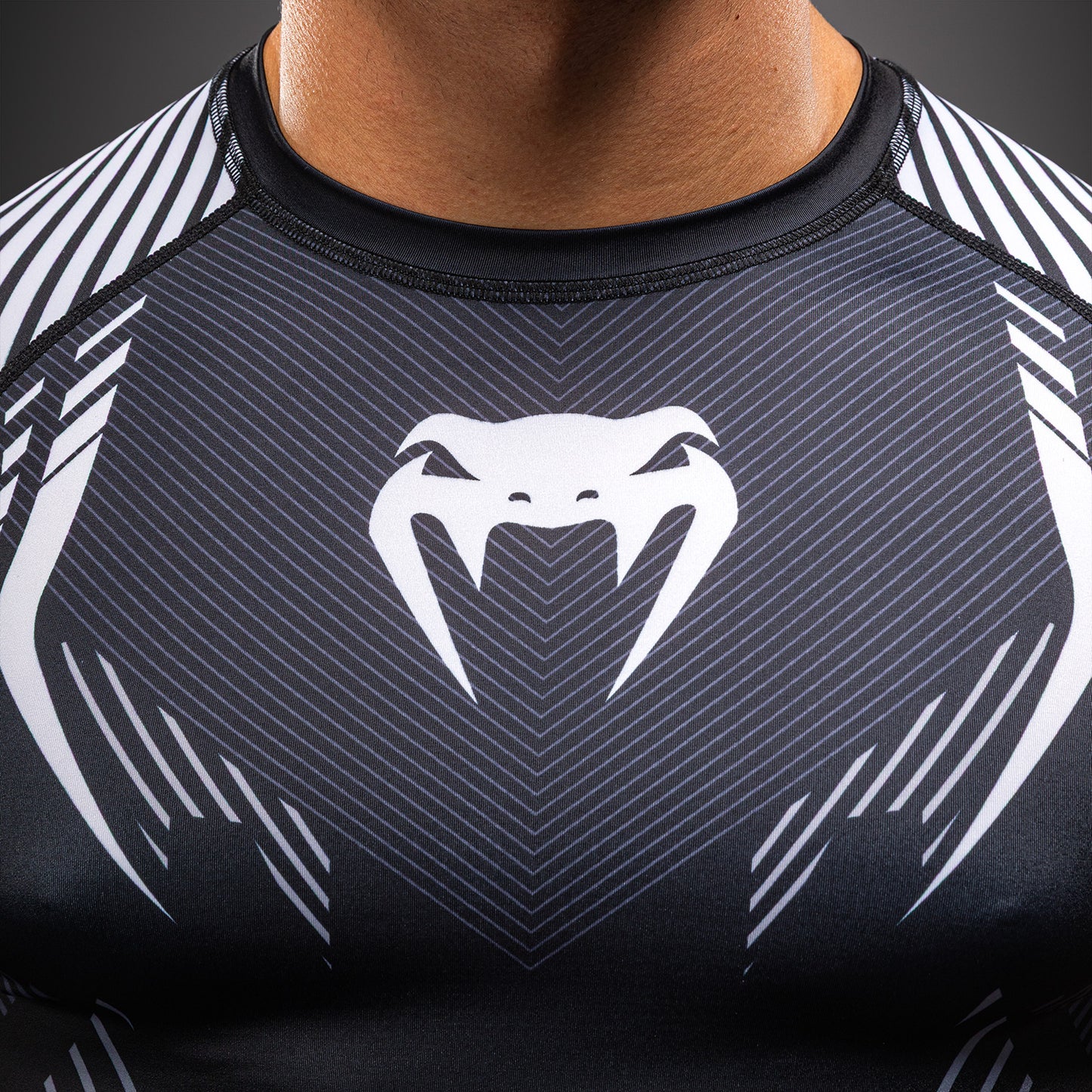 Venum No-Gi 6.0 長袖ラッシュガード ブラック/ホワイト