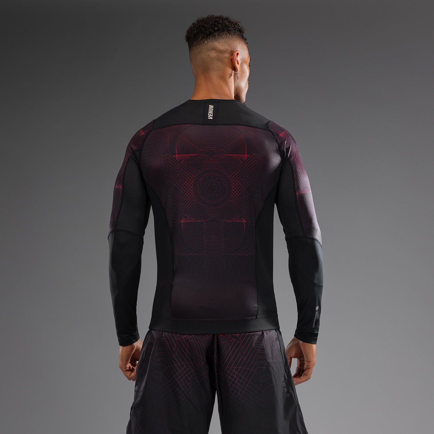 Venum G-Fit Air 長袖ラッシュガード メンズ - ディープブラック/ファイヤーレッド