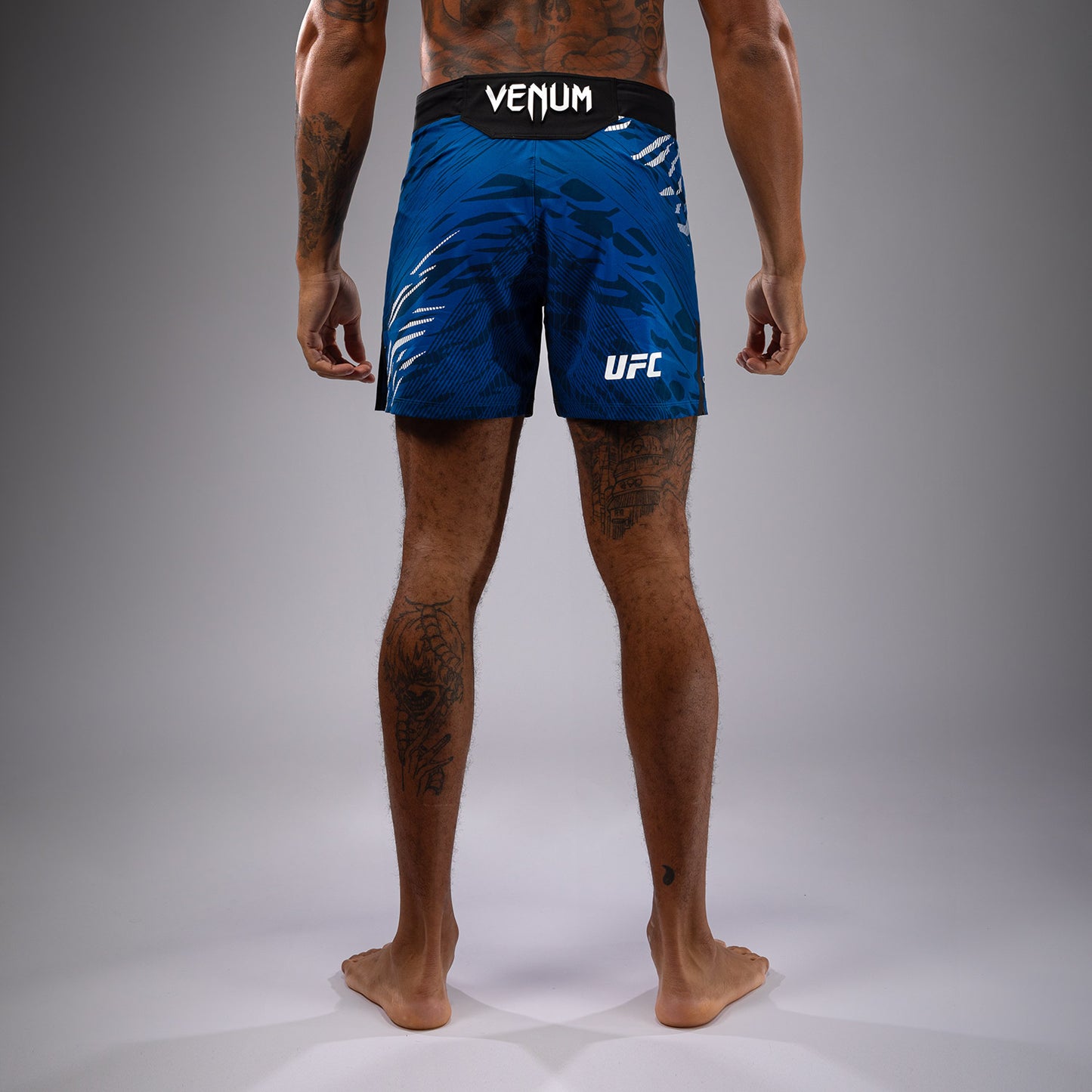 UFC Fusion by Venum Authentic Fight Night レスリングショーツ（男性用、フィットコルト） - ブルー