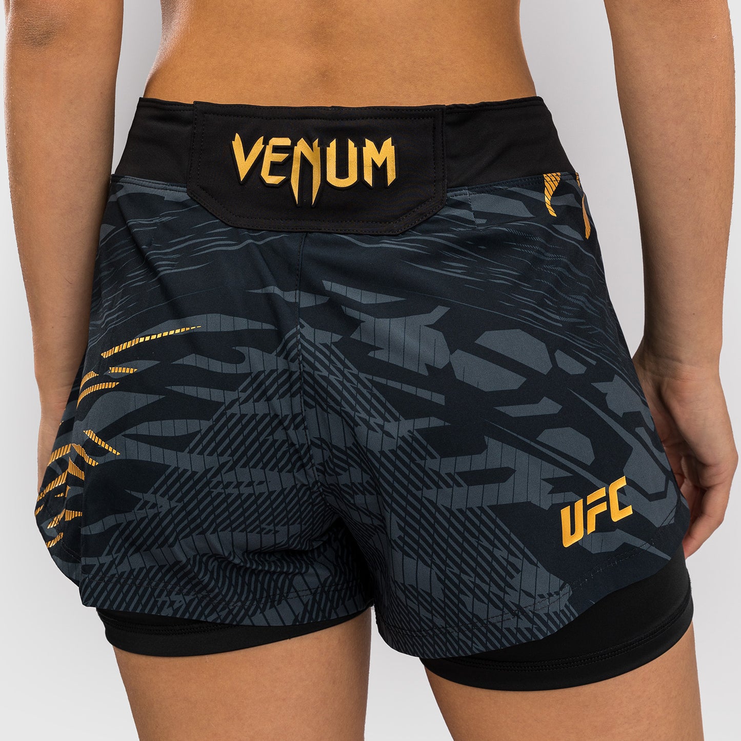 UFC Fusion by Venum Authentic Fight Night レスリングショーツ（女性用） - チャンピオン